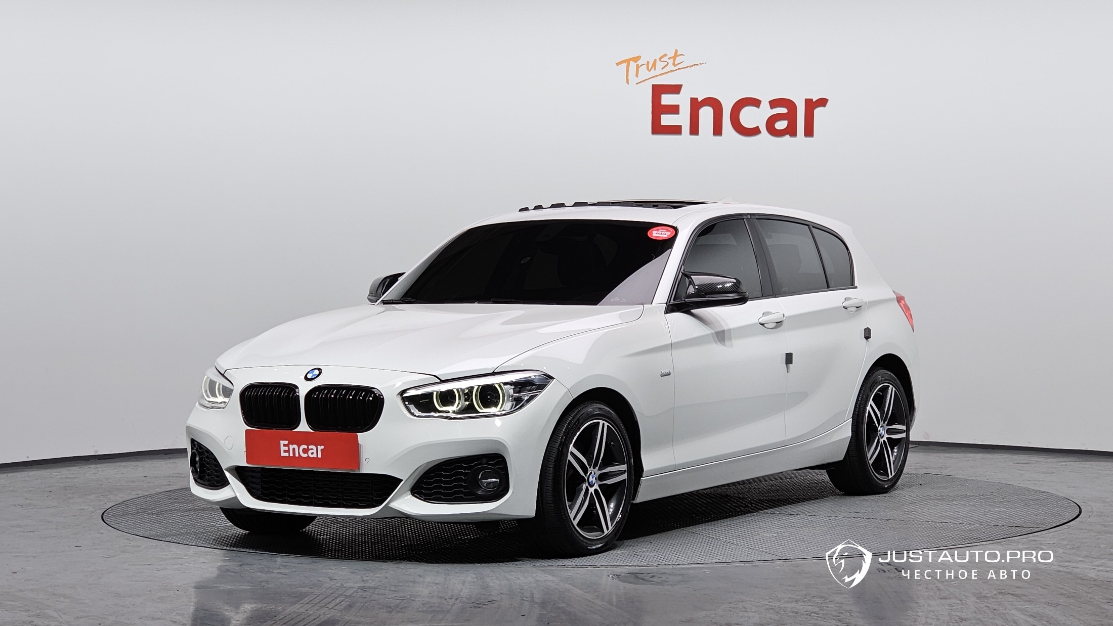 Автомобиль BMW 1-Series