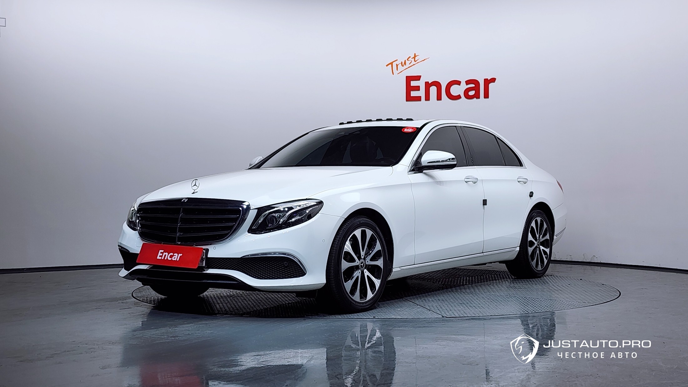 Автомобиль Mercedes-Benz E-Class