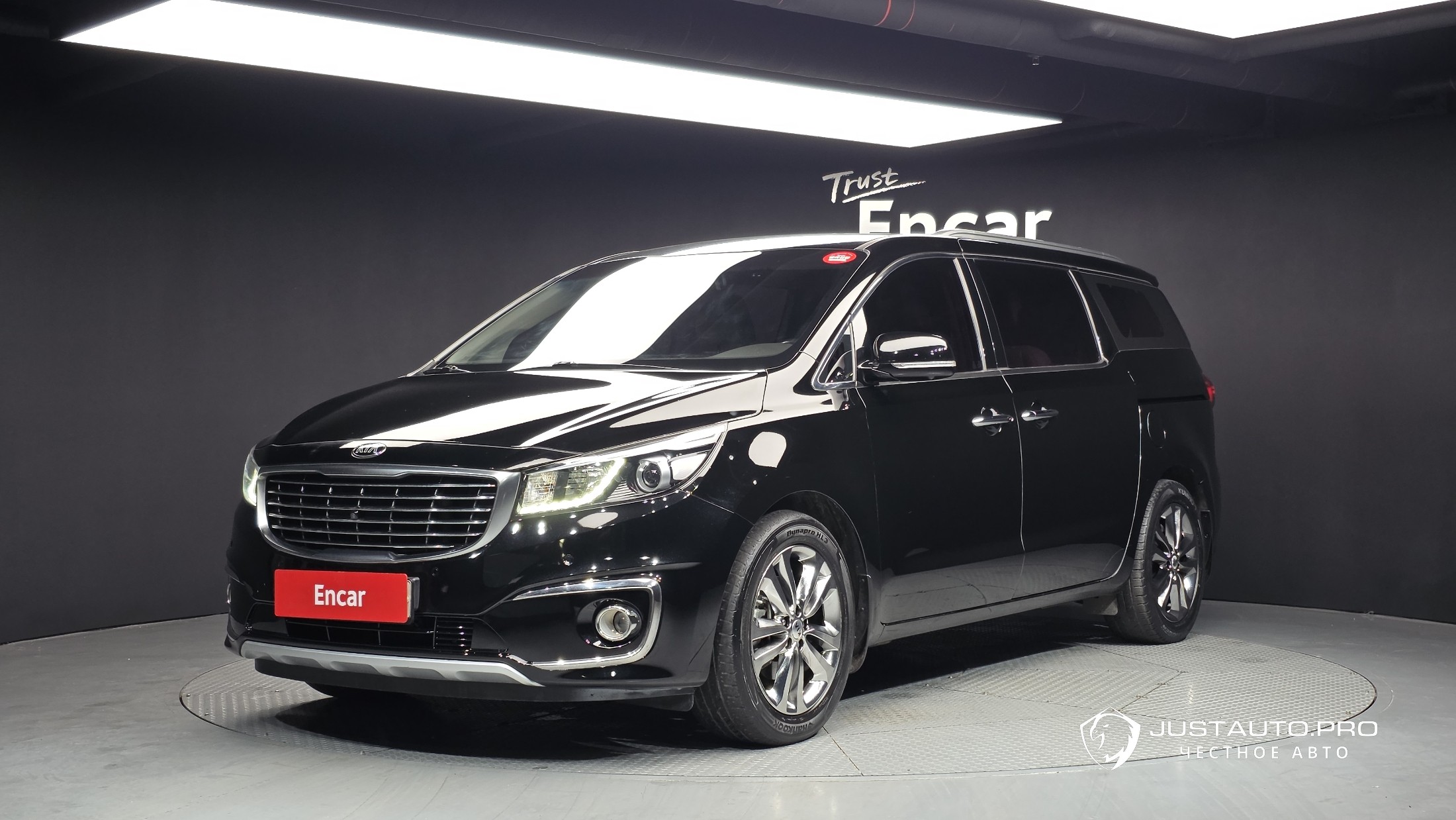Автомобиль Kia Canival