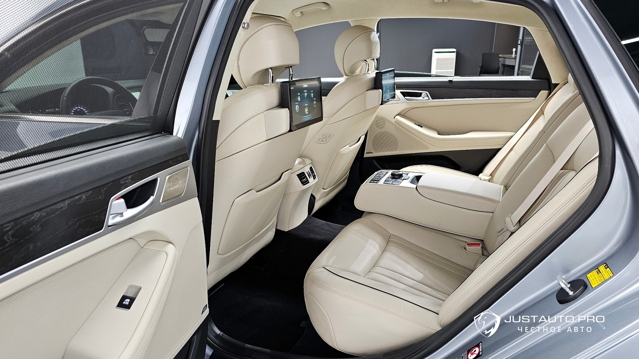 Автомобиль Genesis G80