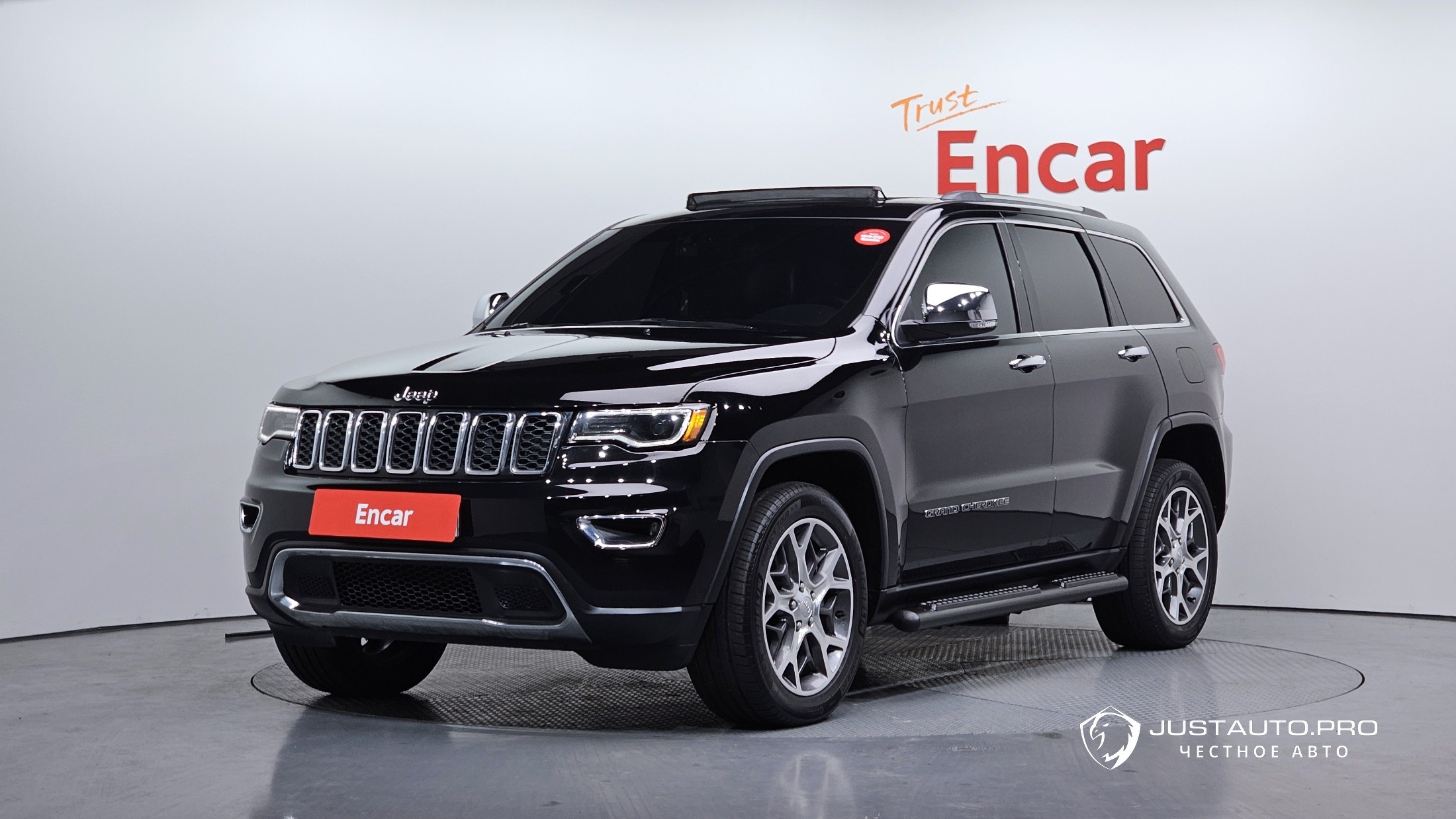 Автомобиль Jeep Cherokee