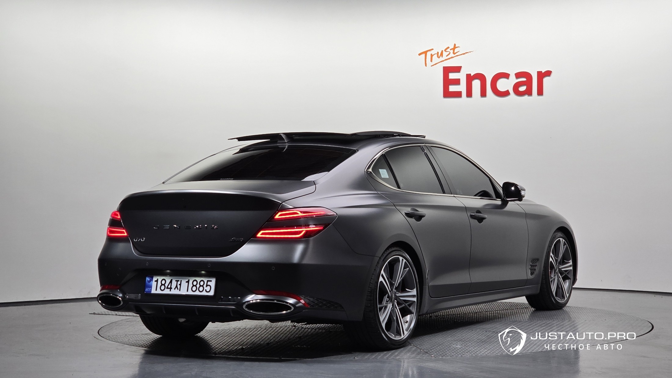 Автомобиль Genesis G70