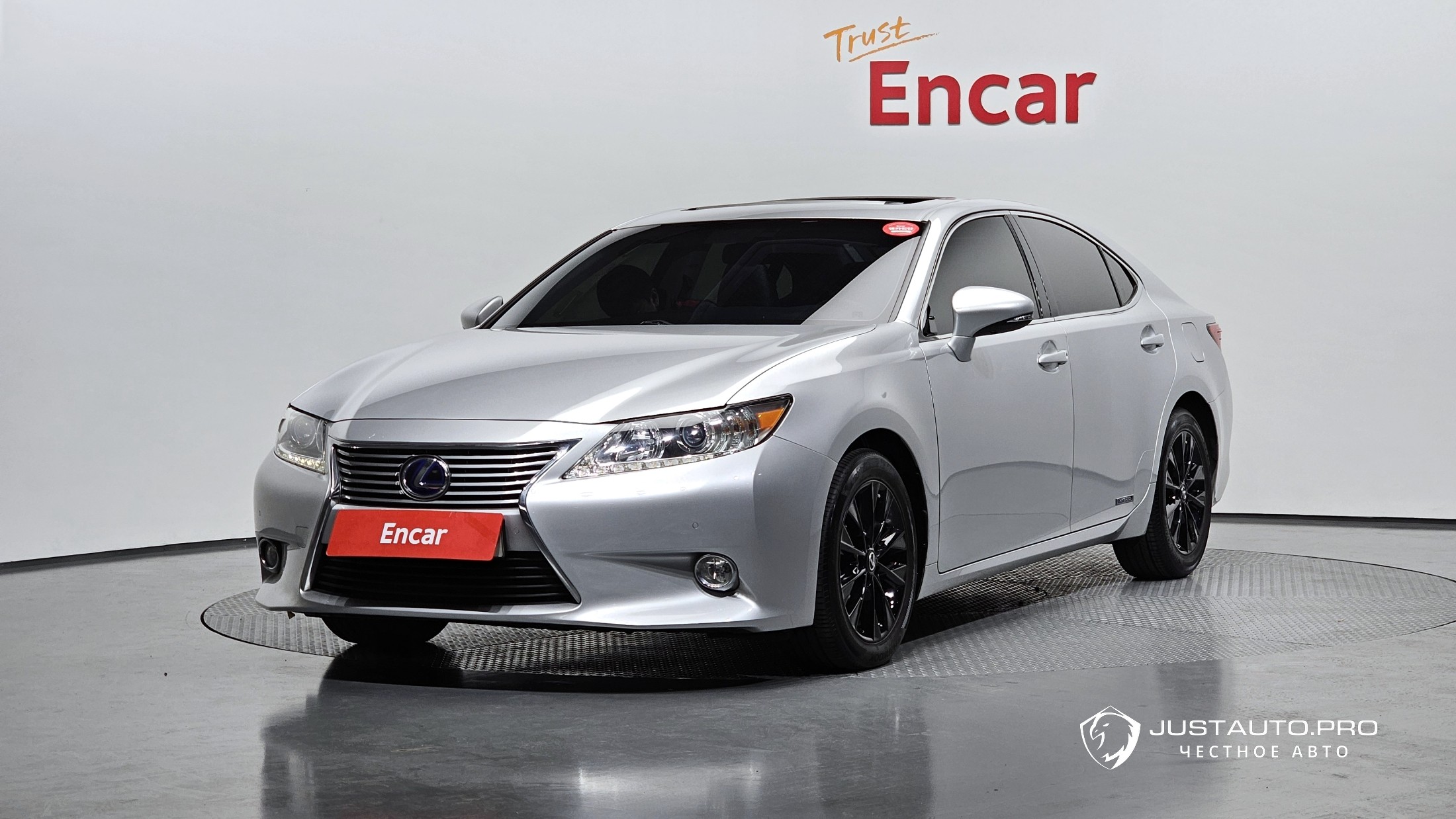 Автомобиль Lexus ES