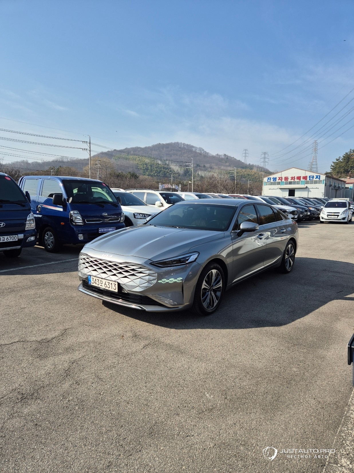 Автомобиль Kia K8