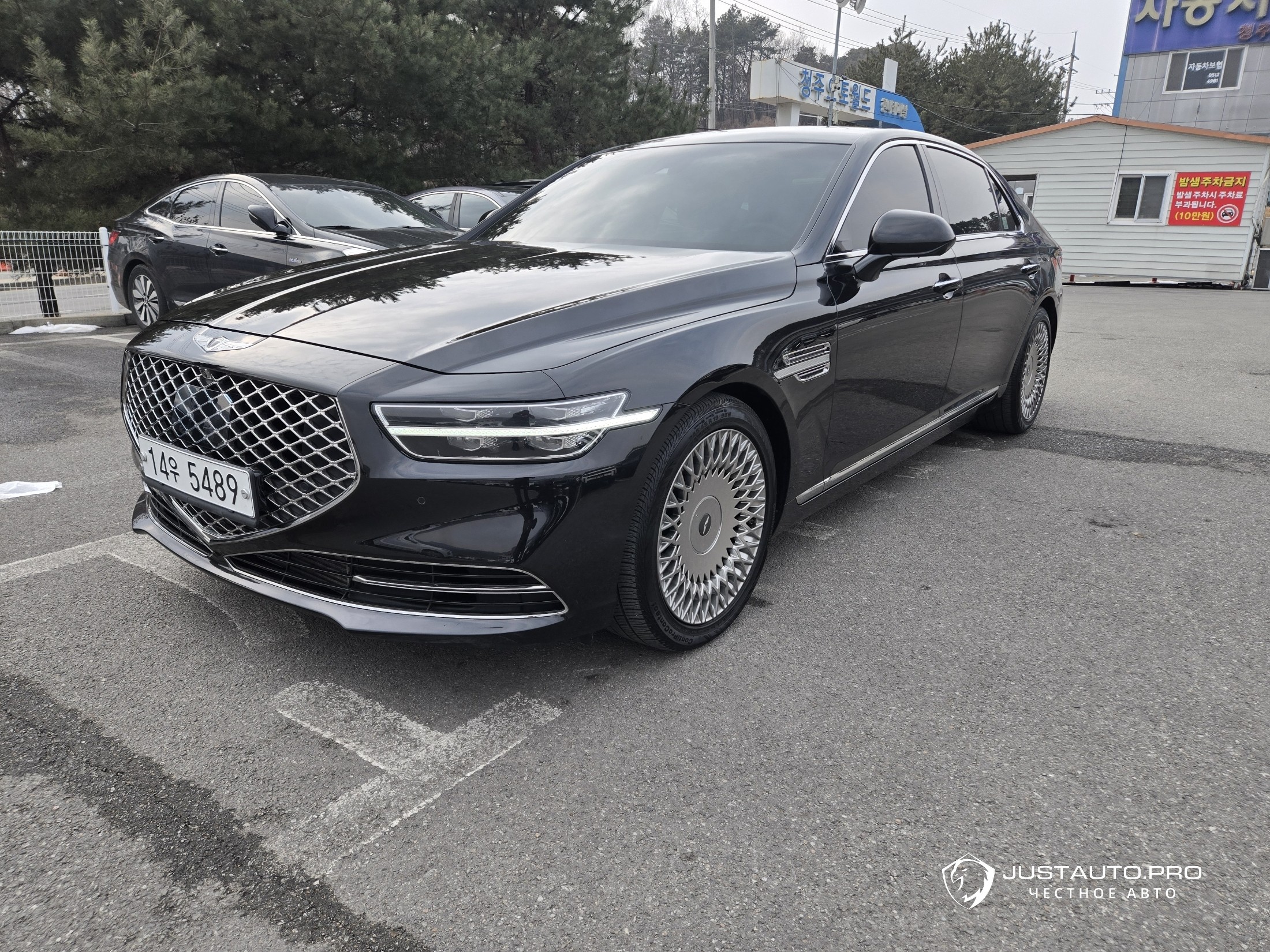 Автомобиль Genesis G90
