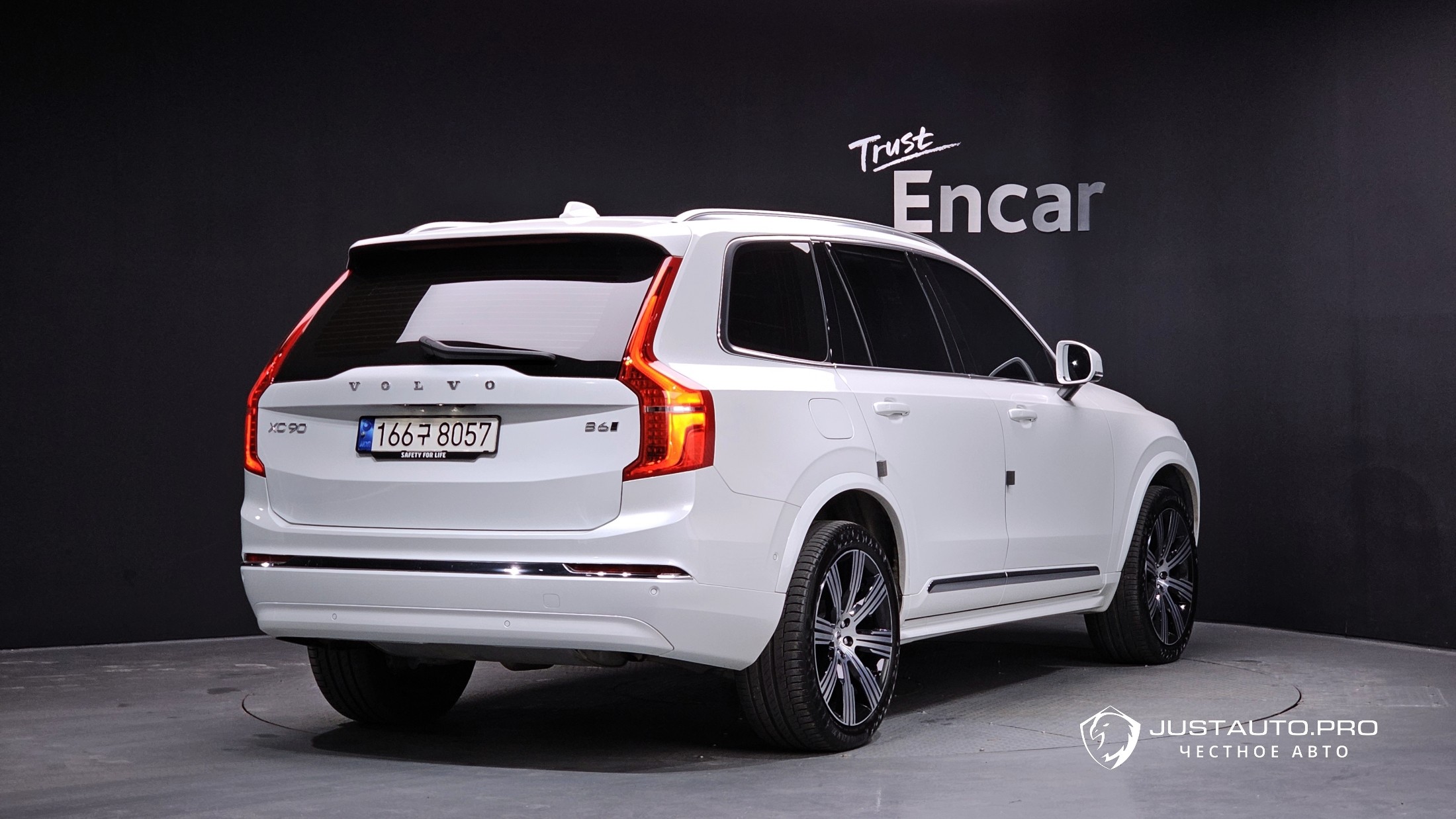 Автомобиль Volvo XC90