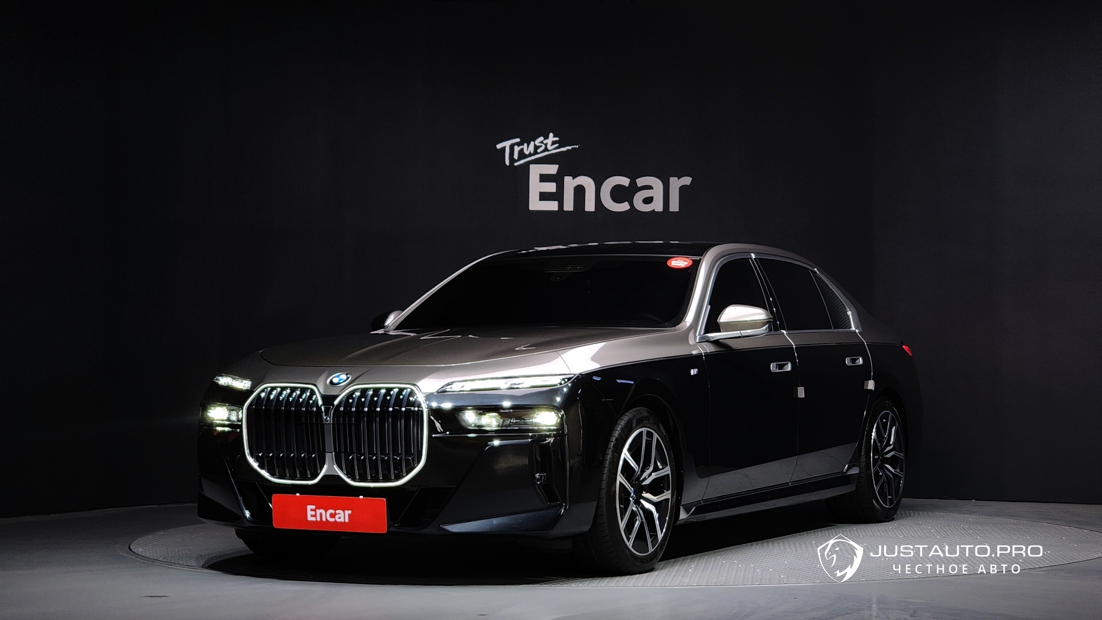 Автомобиль BMW 7-Series