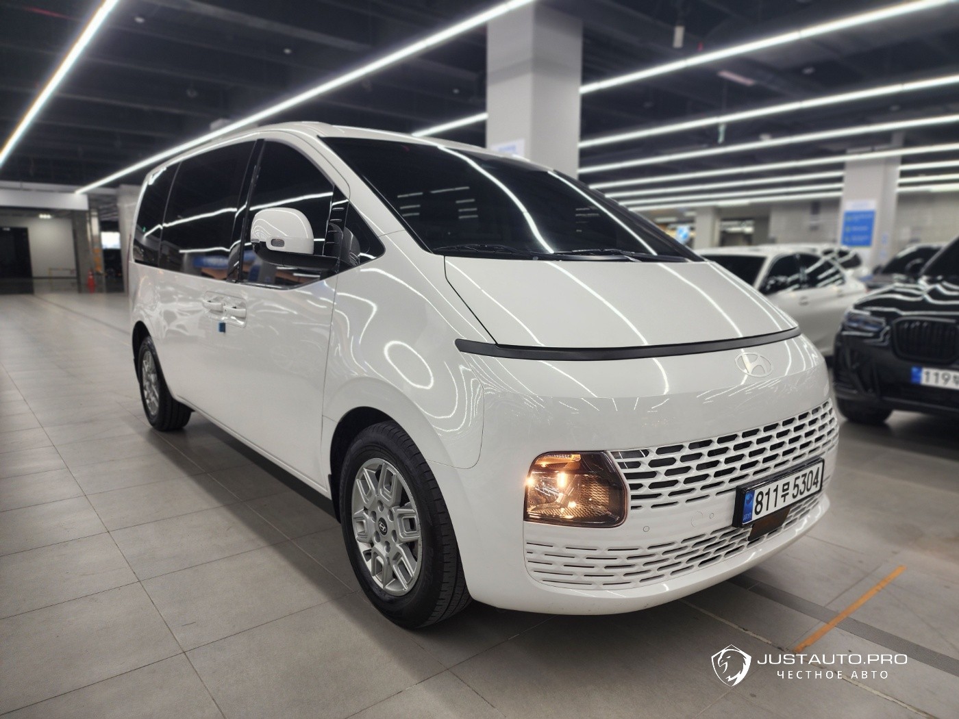Автомобиль Hyundai Staria