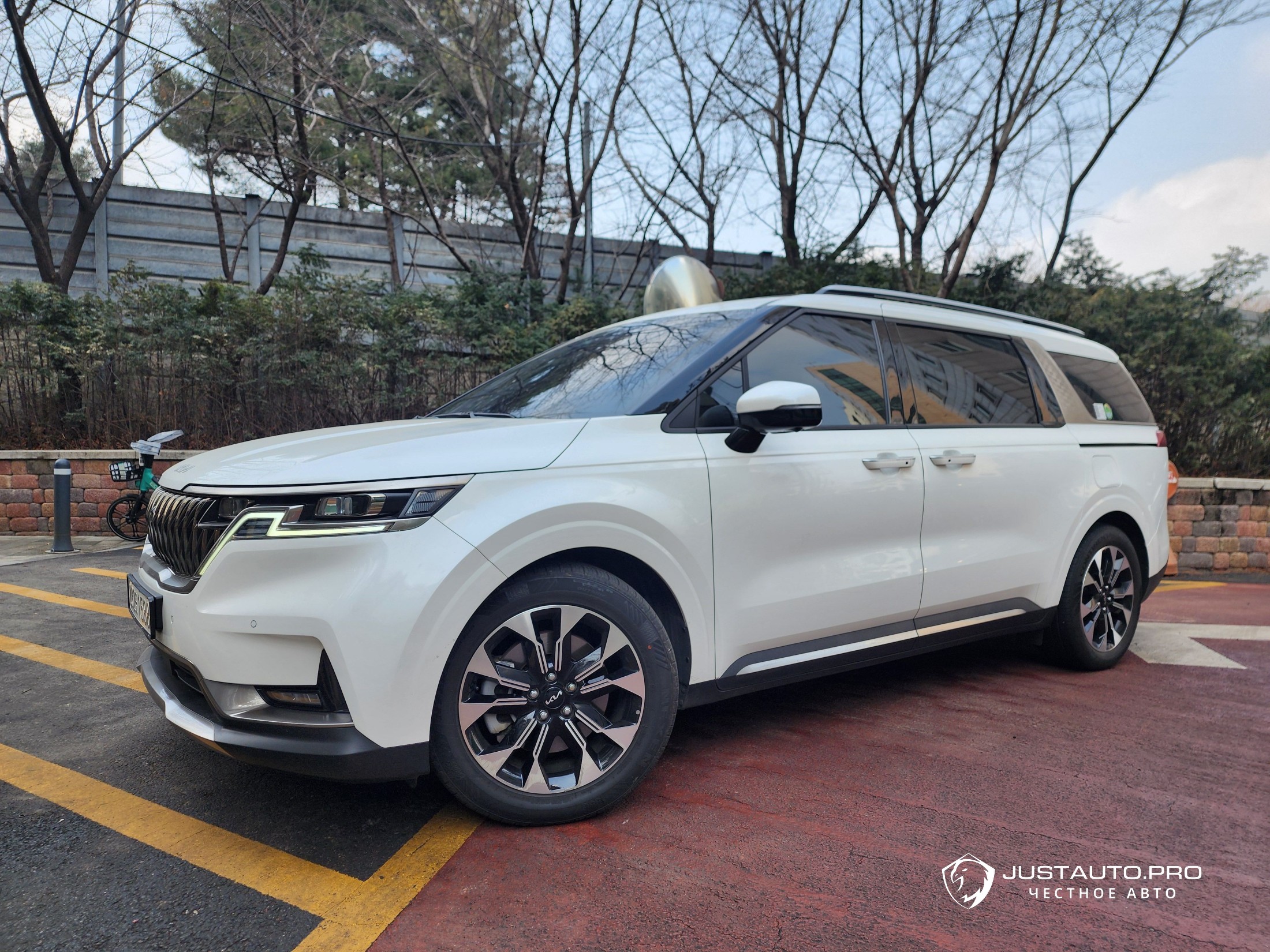 Автомобиль Kia Canival