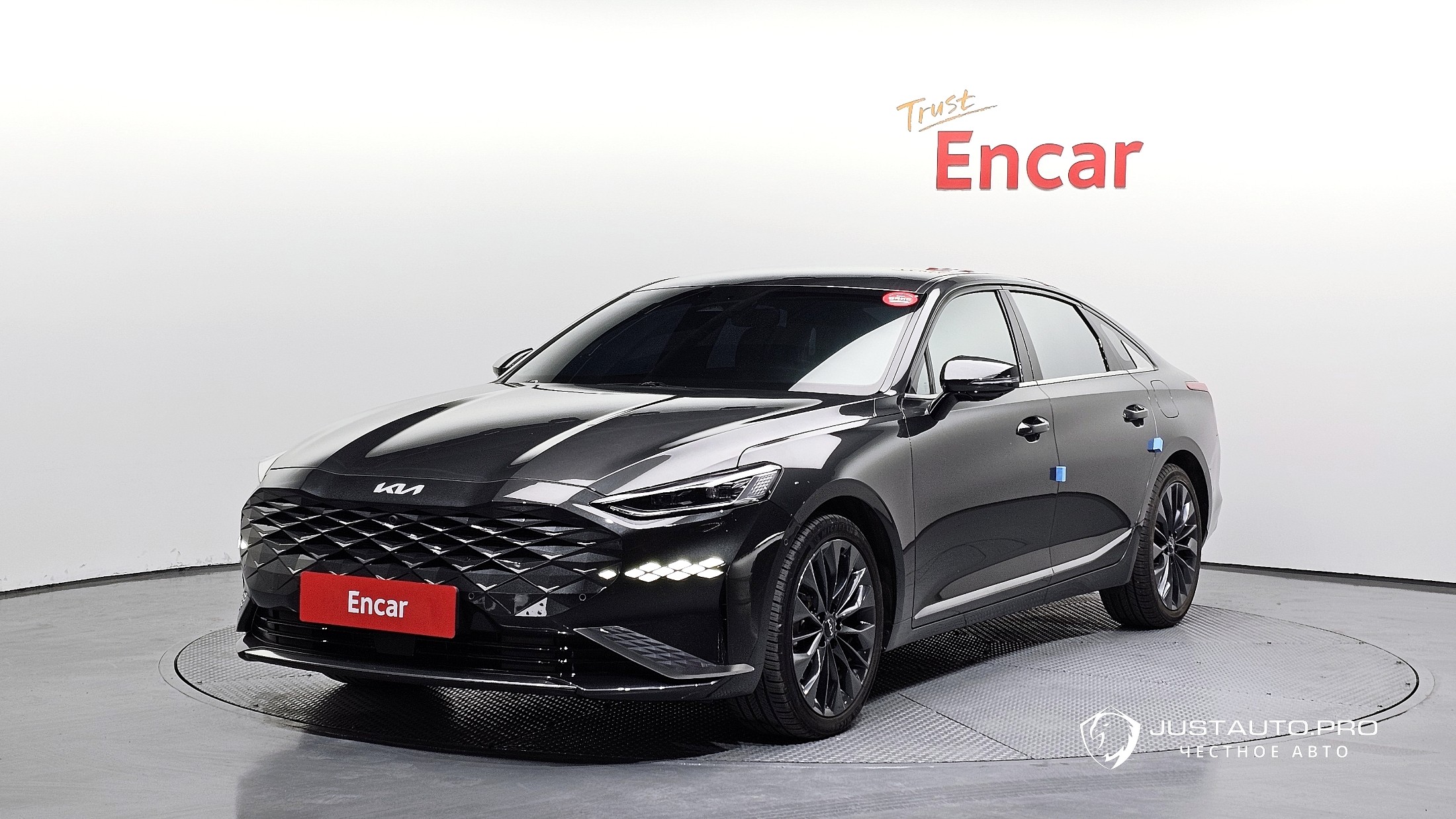 Автомобиль Kia K8