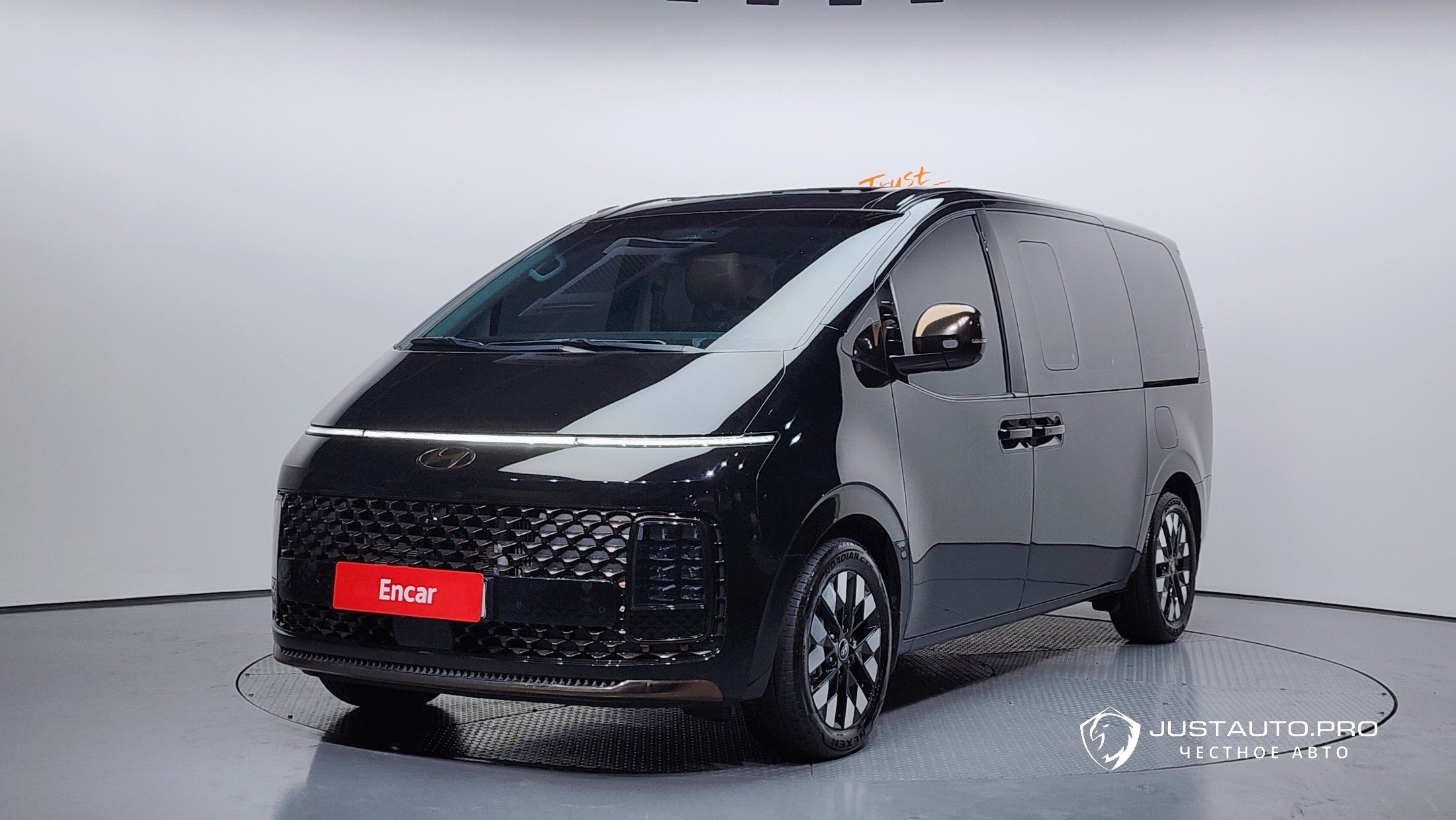 Автомобиль Hyundai Staria