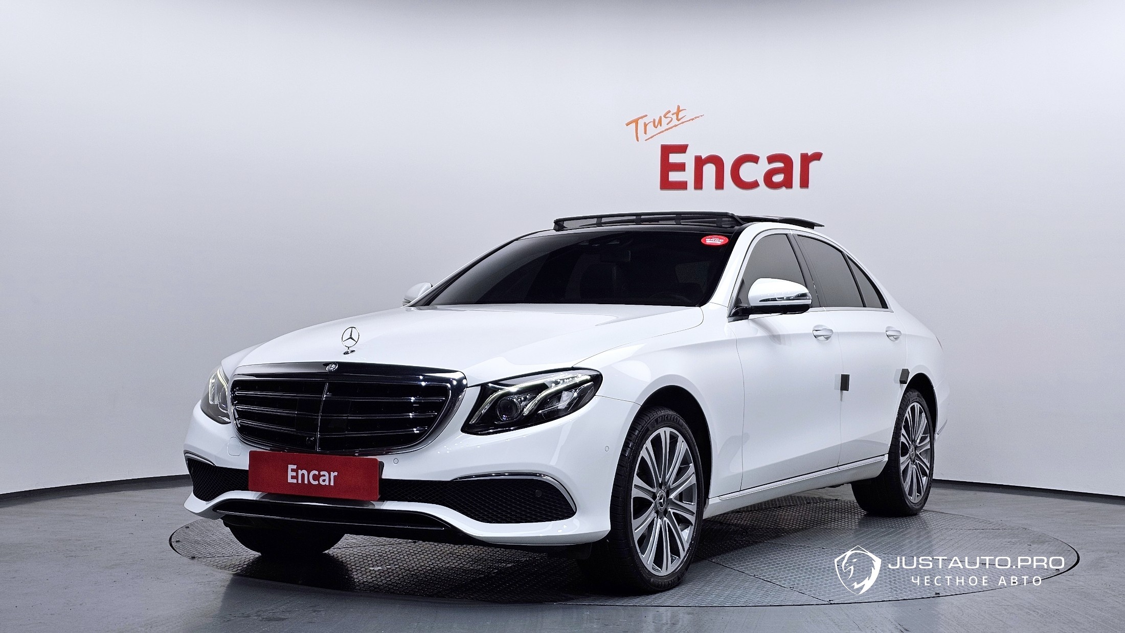 Автомобиль Mercedes-Benz E-Class