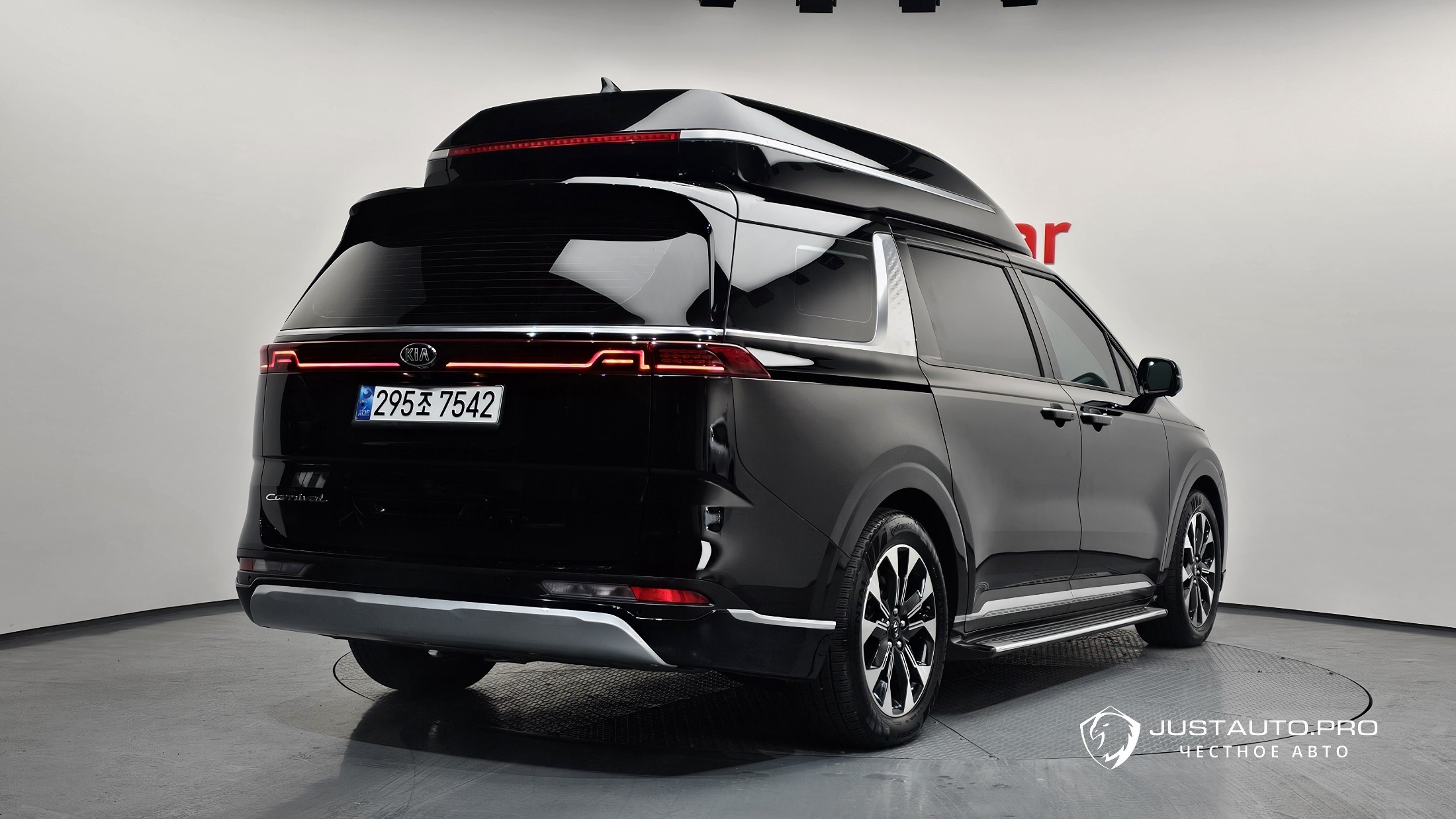 Автомобиль Kia Canival