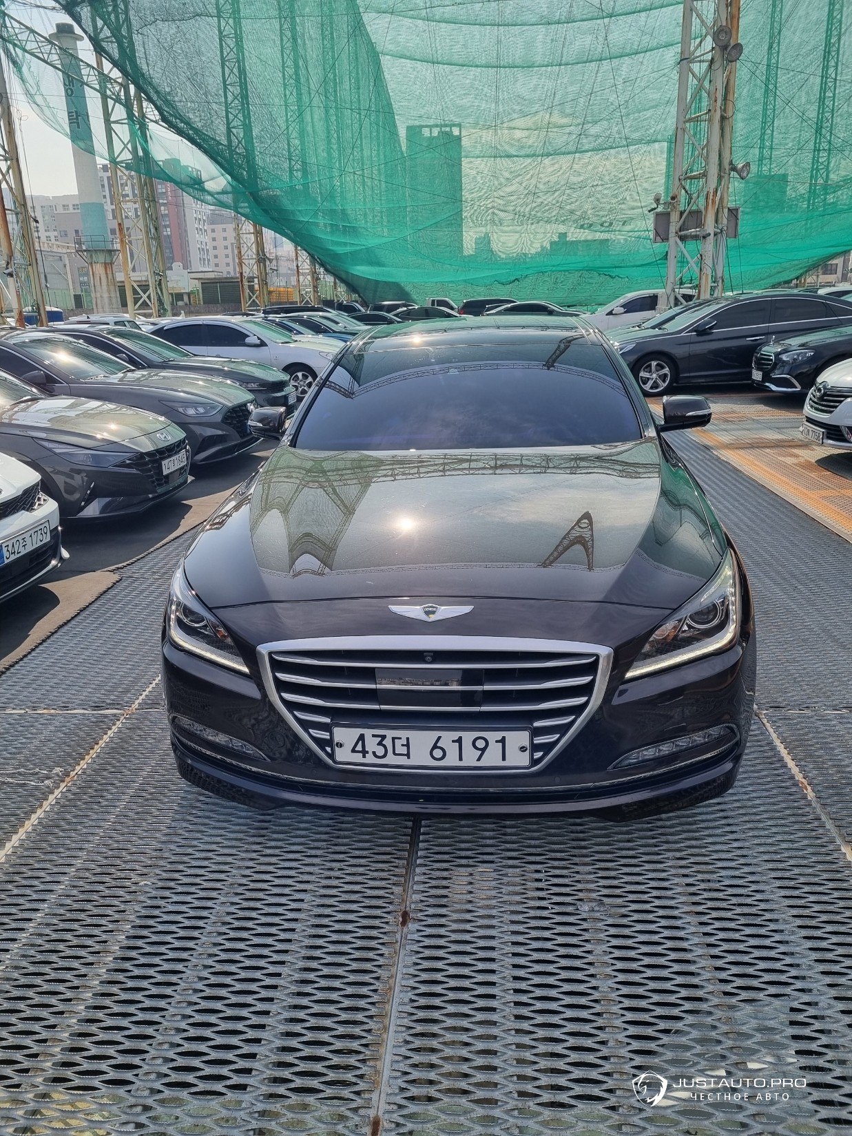 Автомобиль Hyundai Genesis