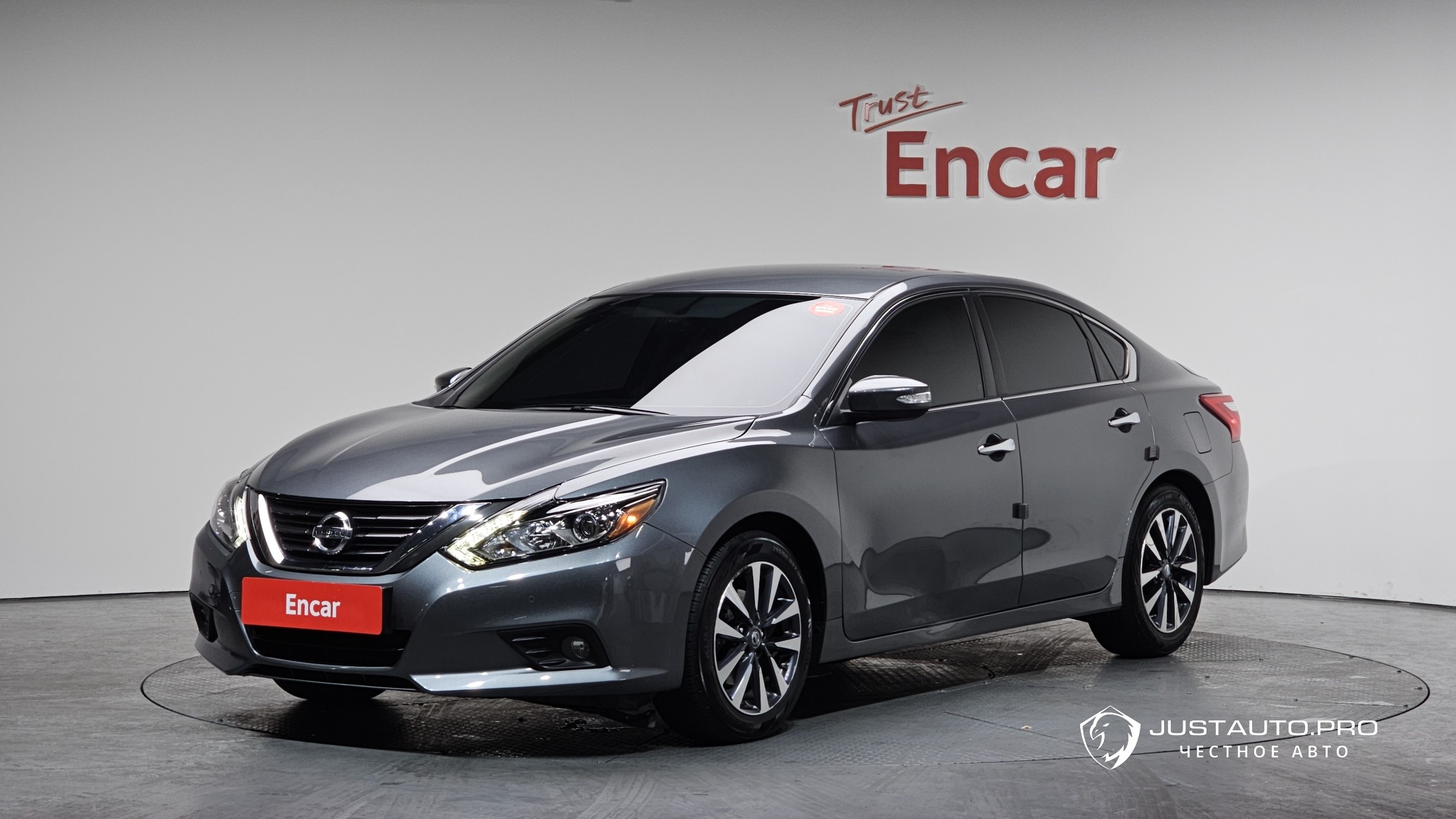 Автомобиль Nissan Altima