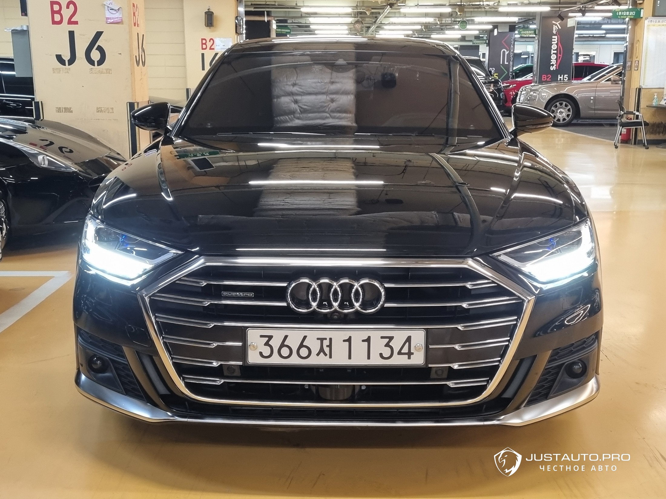 Автомобиль Audi A8
