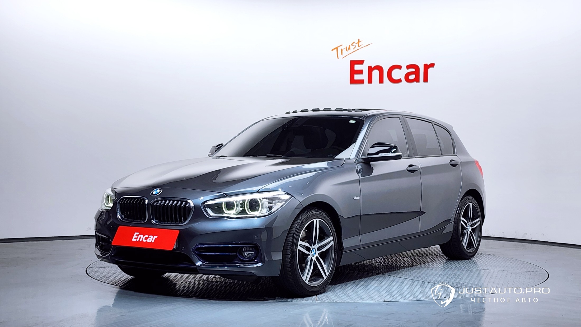 Автомобиль BMW 1-Series