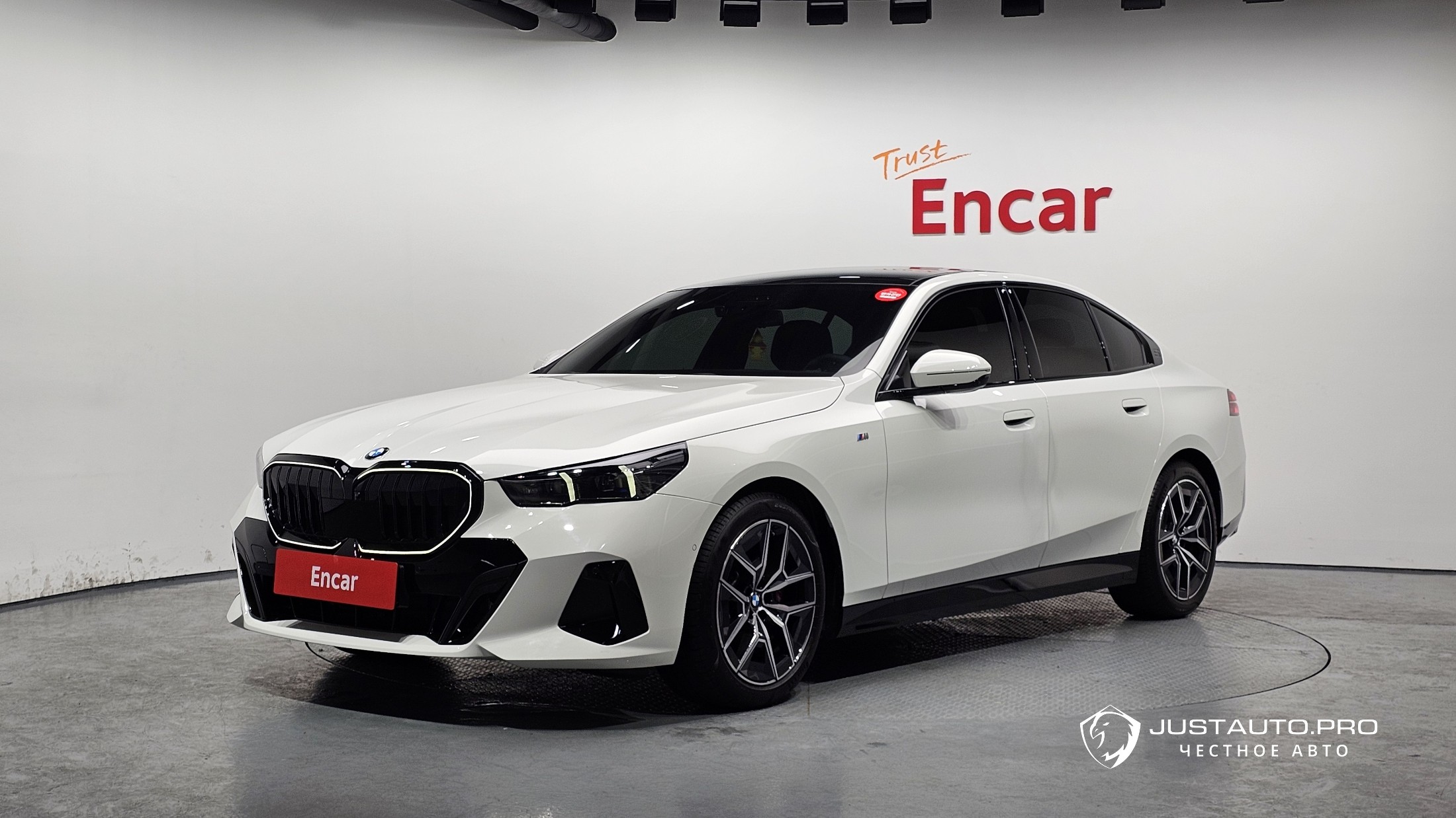 Автомобиль BMW 5-Series