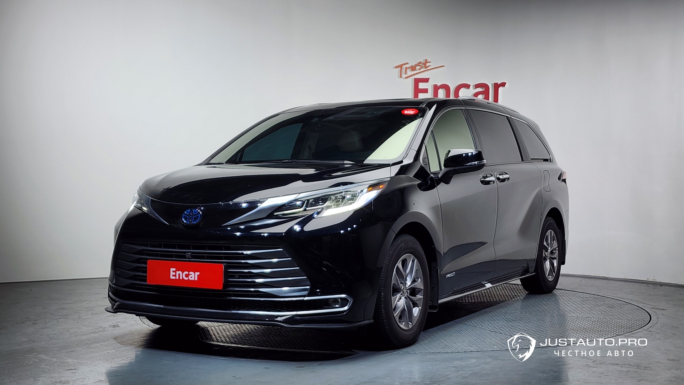 Автомобиль Toyota Sienna