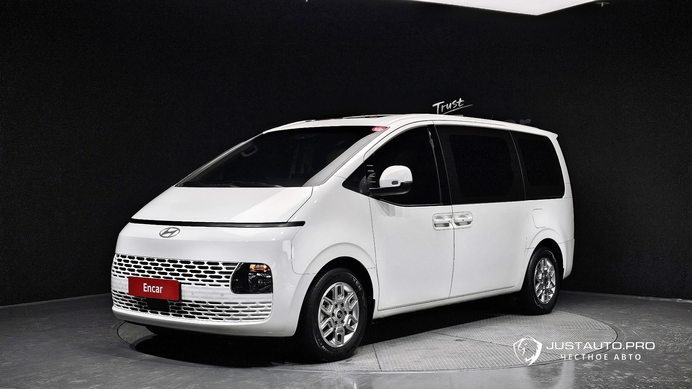 Автомобиль Hyundai Staria