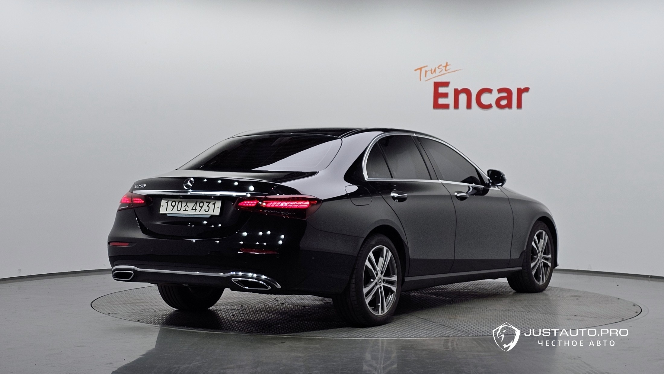 Автомобиль Mercedes-Benz E-Class
