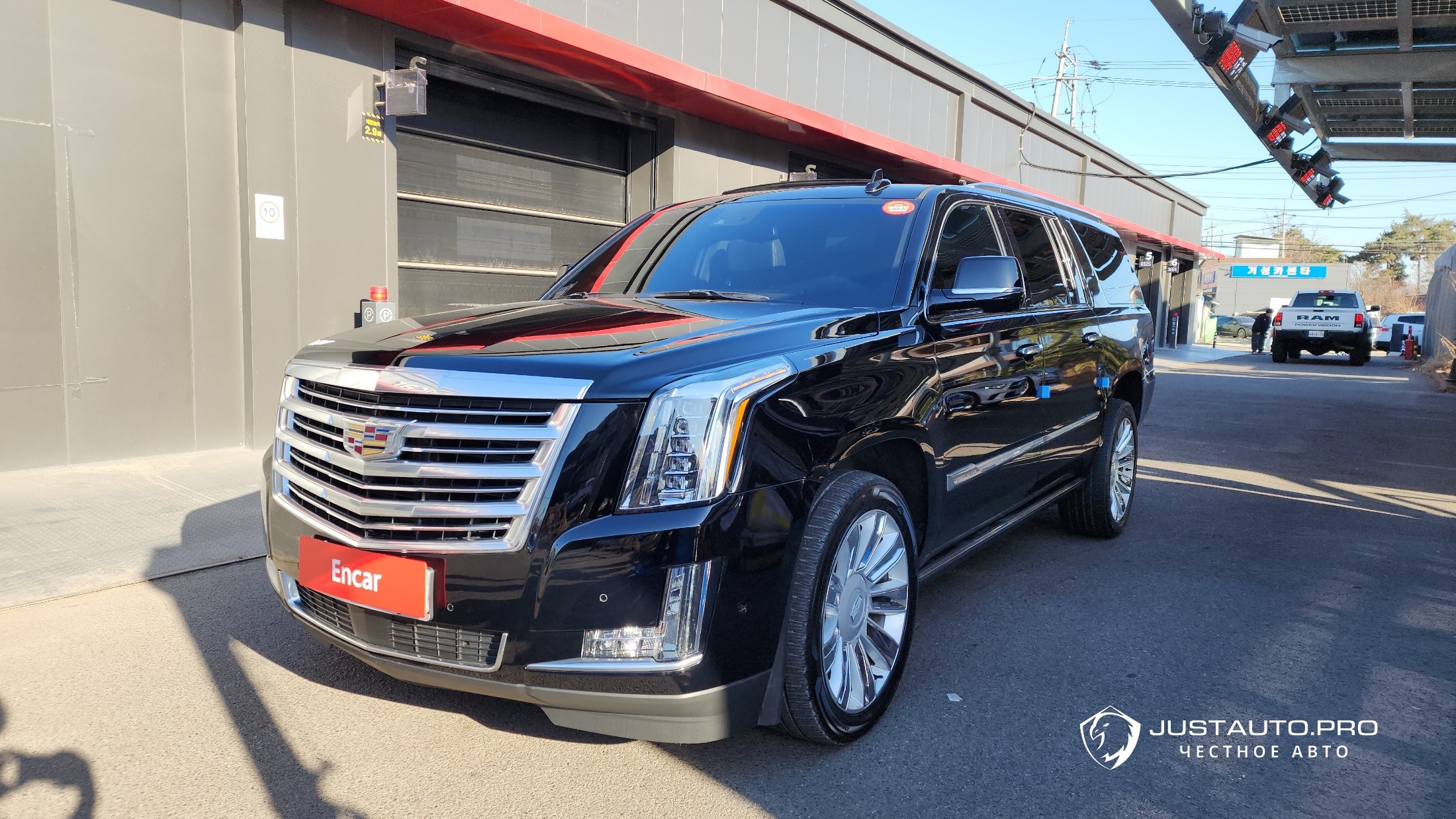 Автомобиль Cadillac Escalade