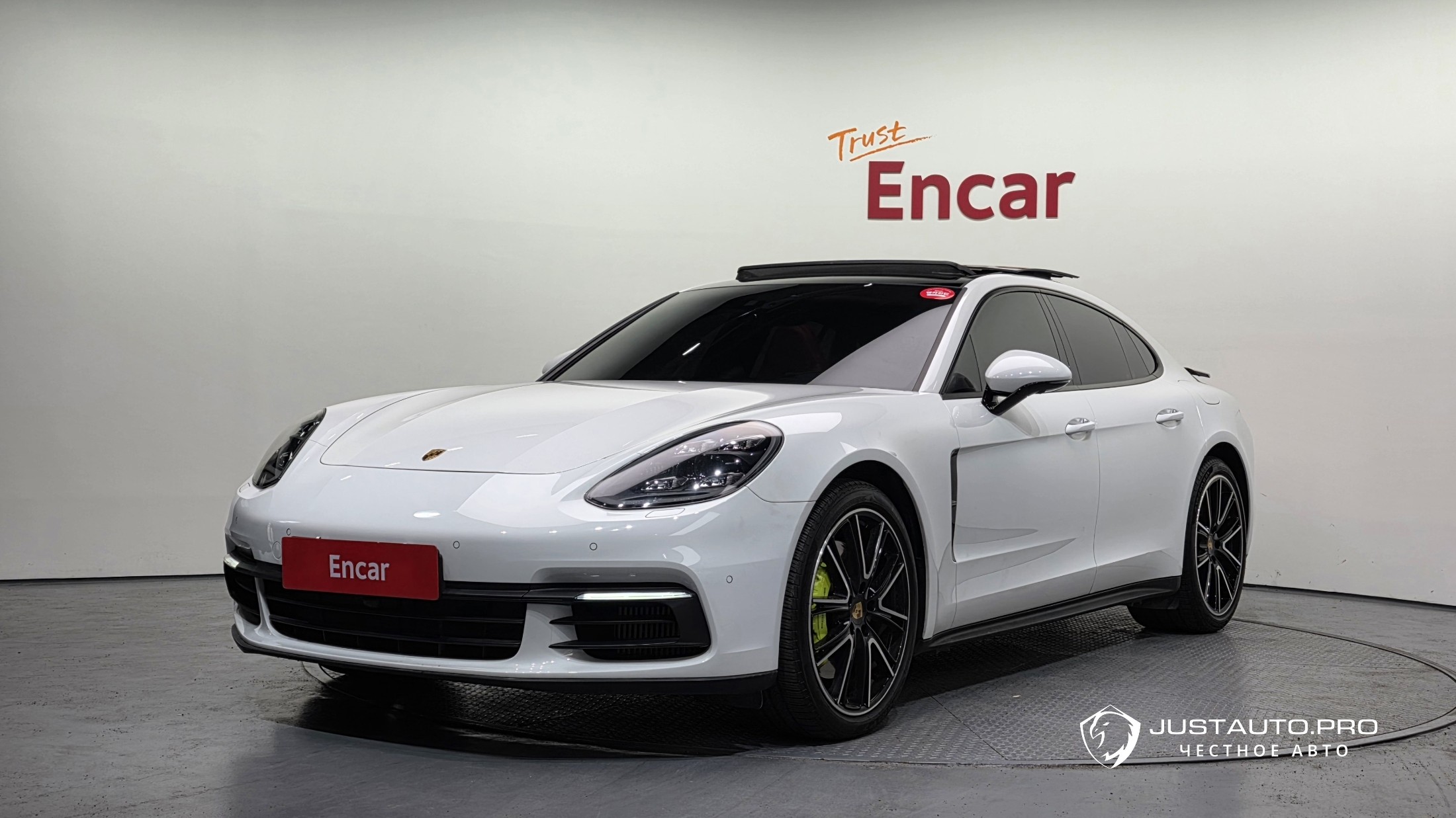 Автомобиль Porsche Panamera