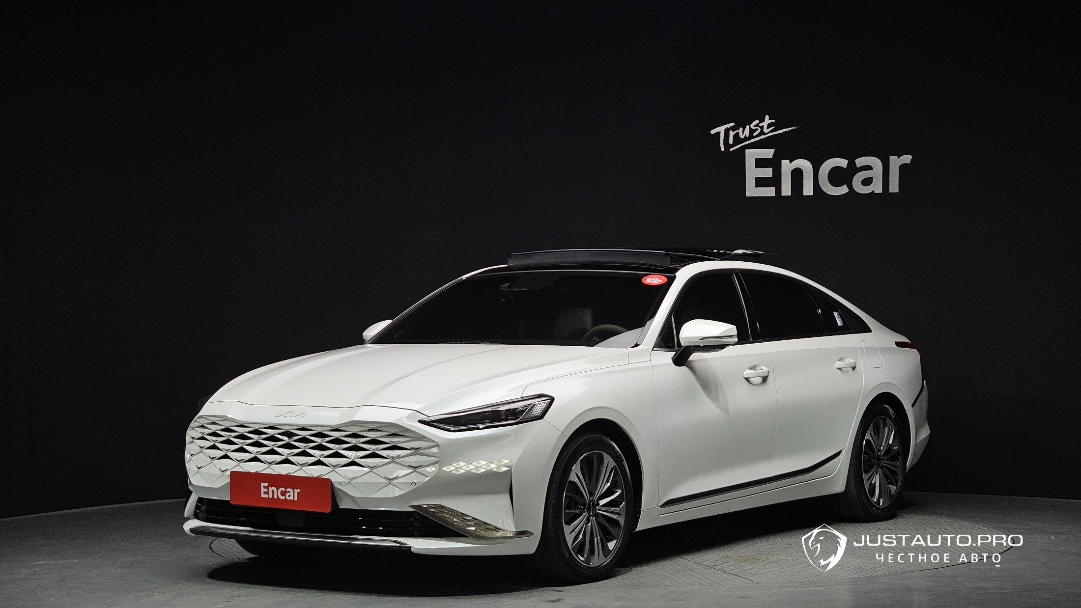 Автомобиль Kia K8