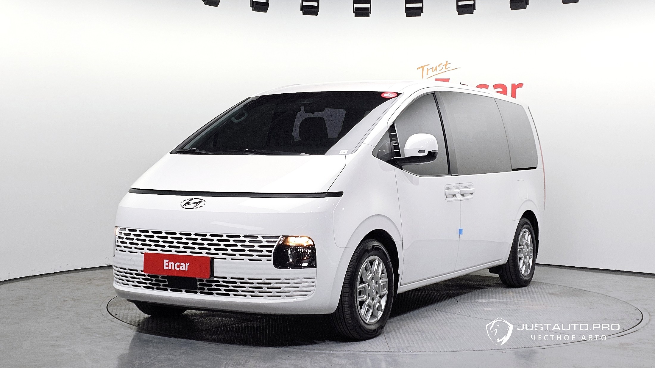 Автомобиль Hyundai Staria