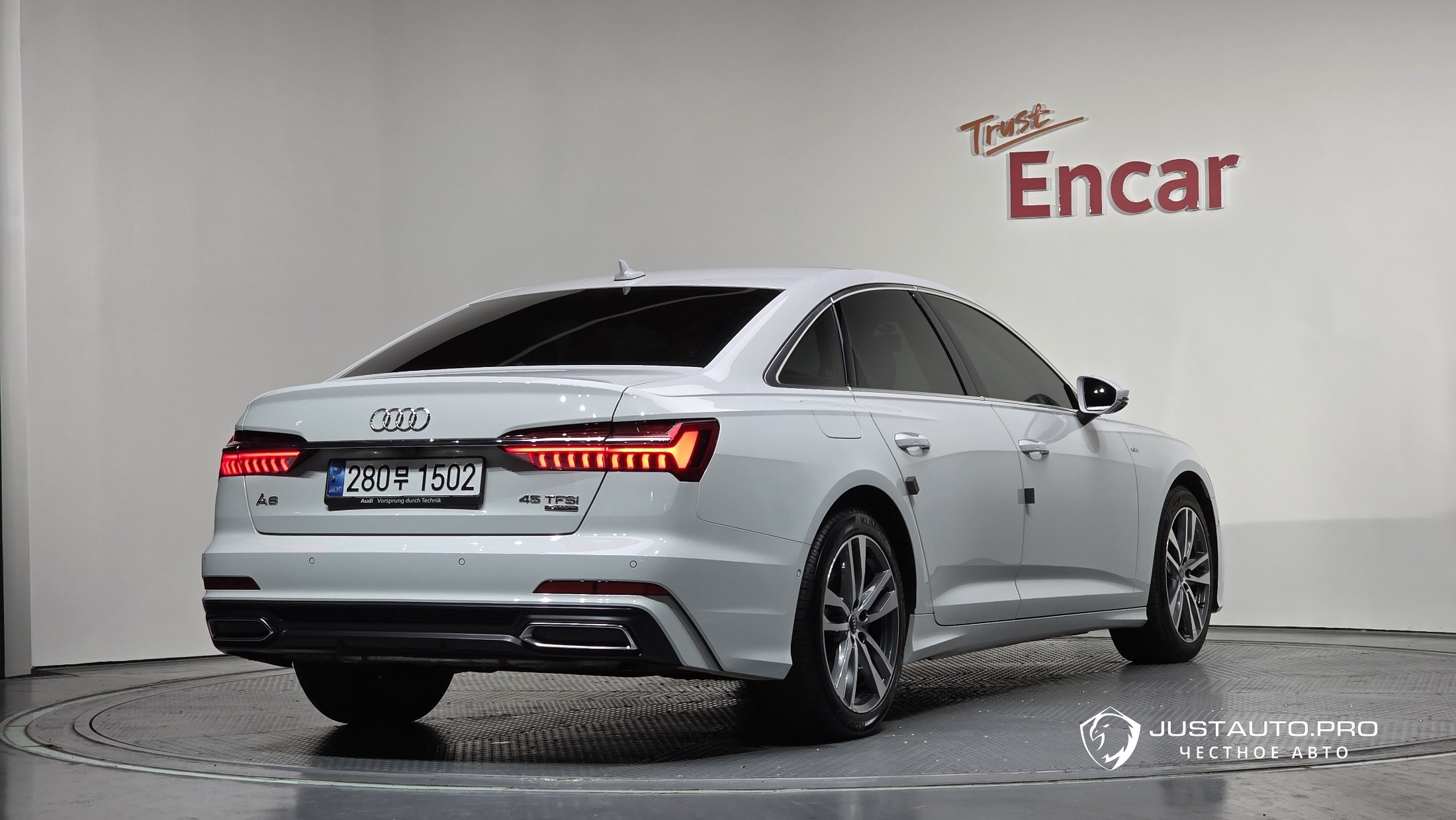 Автомобиль Audi A6