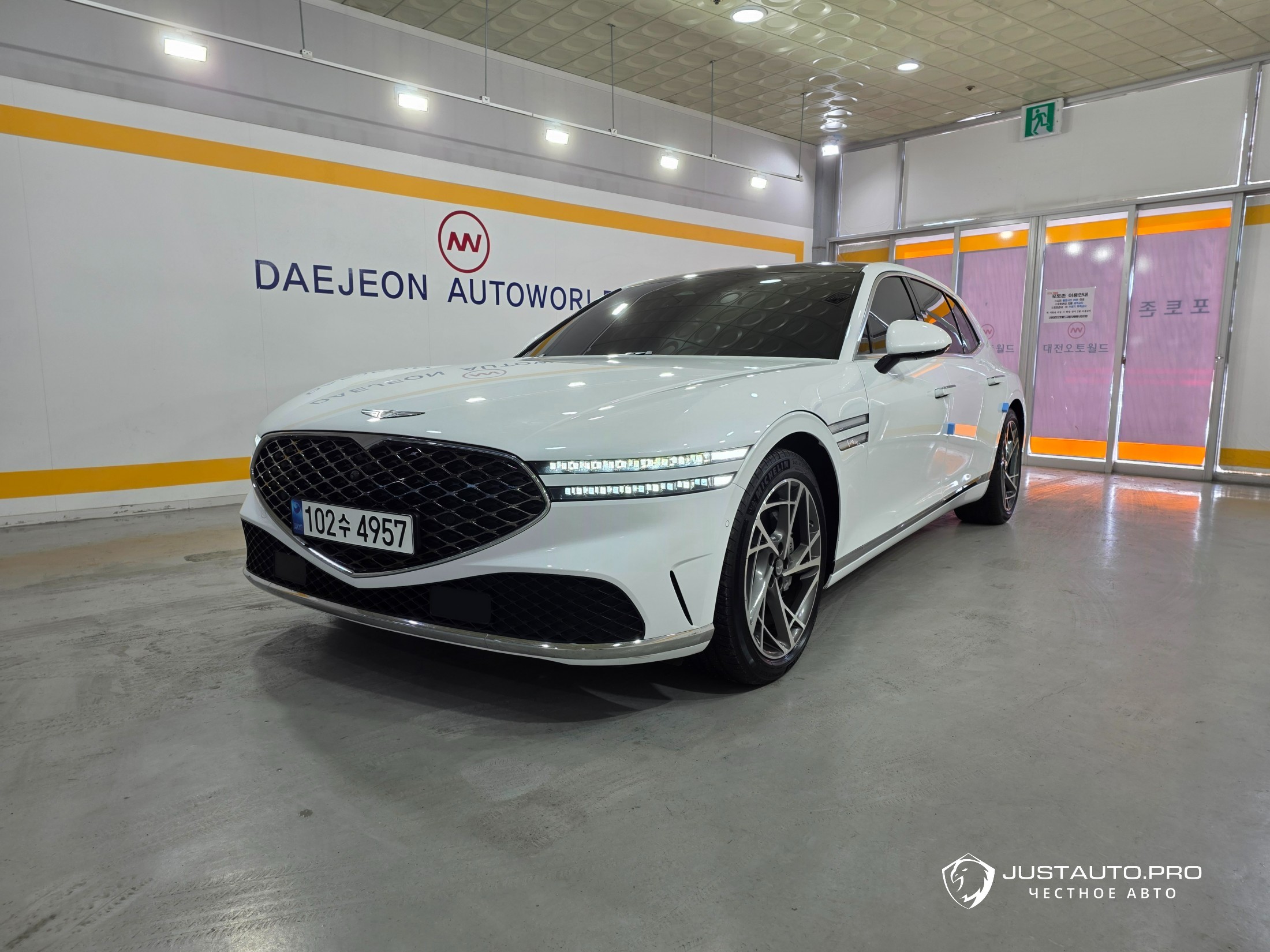 Автомобиль Genesis G90