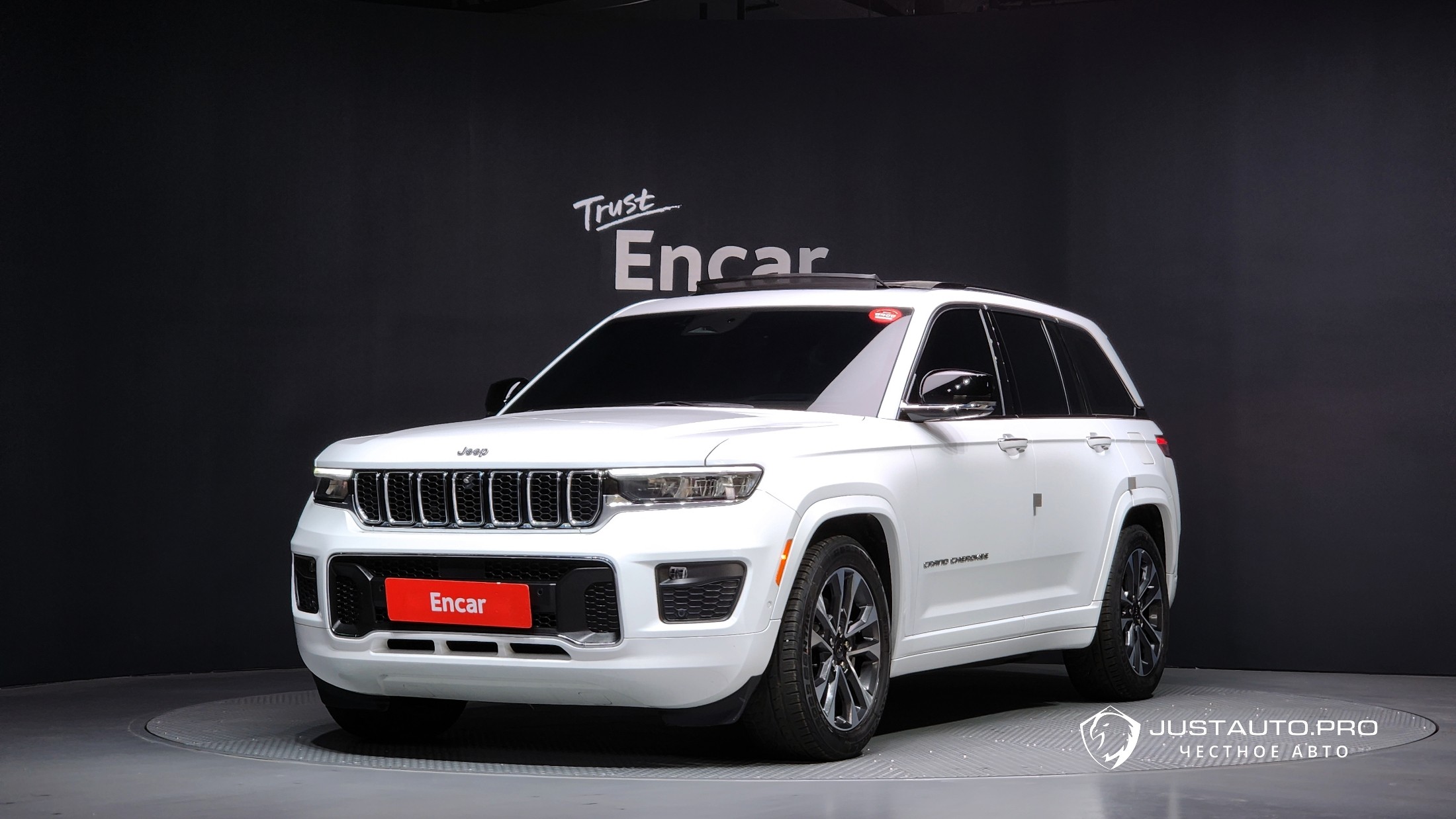 Автомобиль Jeep Cherokee