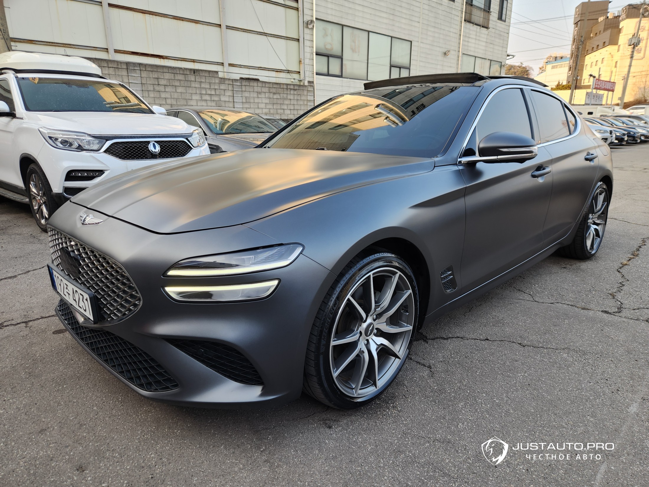 Автомобиль Genesis G70