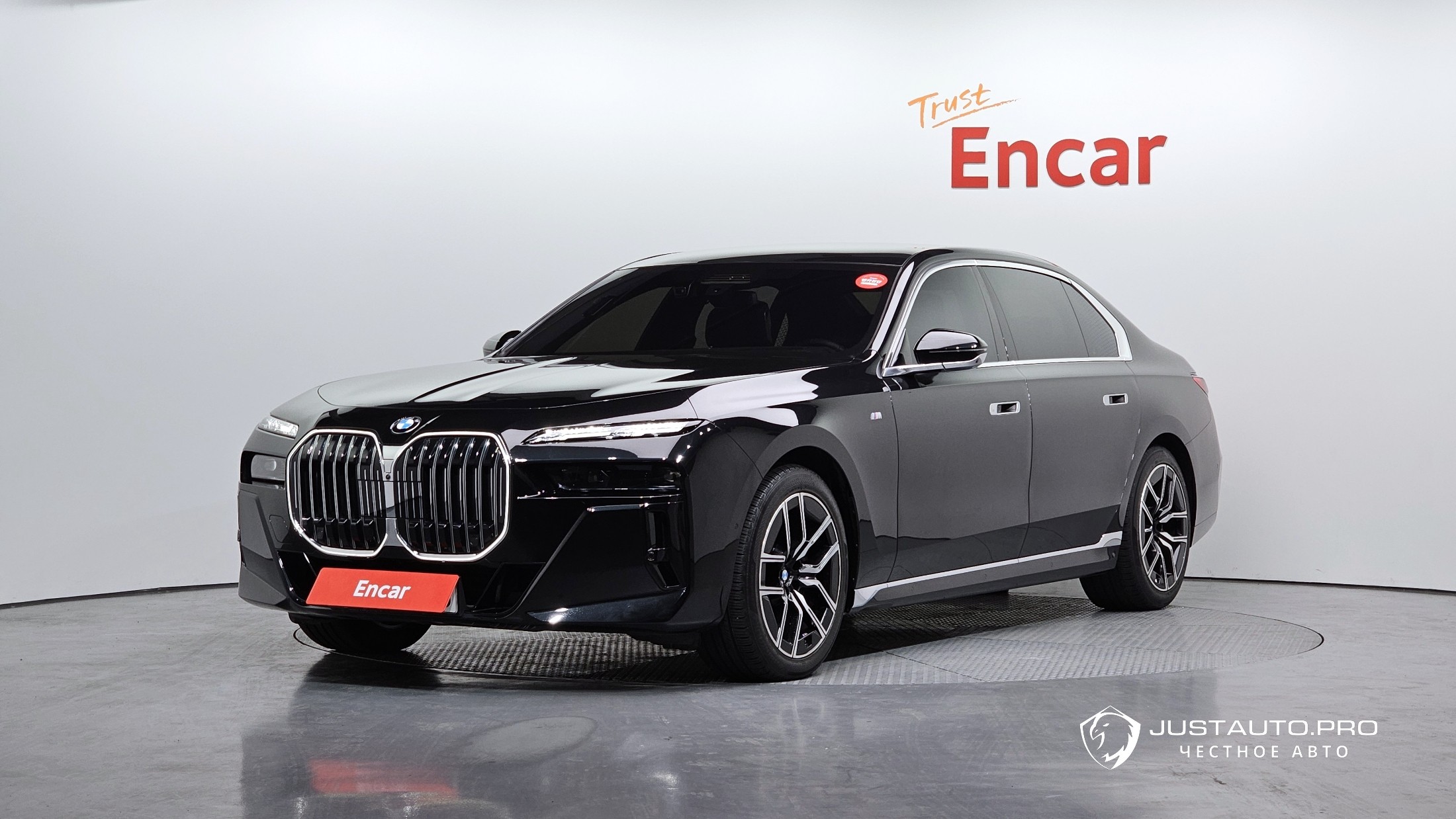 Автомобиль BMW 7-Series