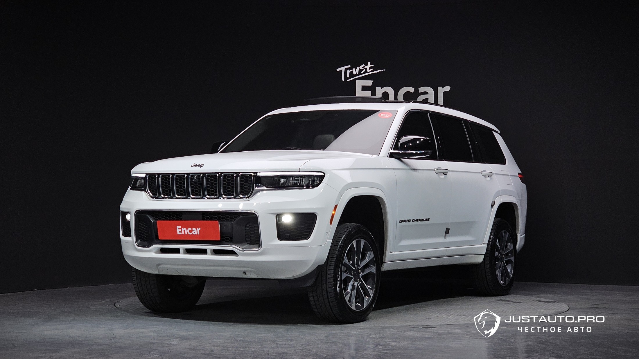 Автомобиль Jeep Cherokee