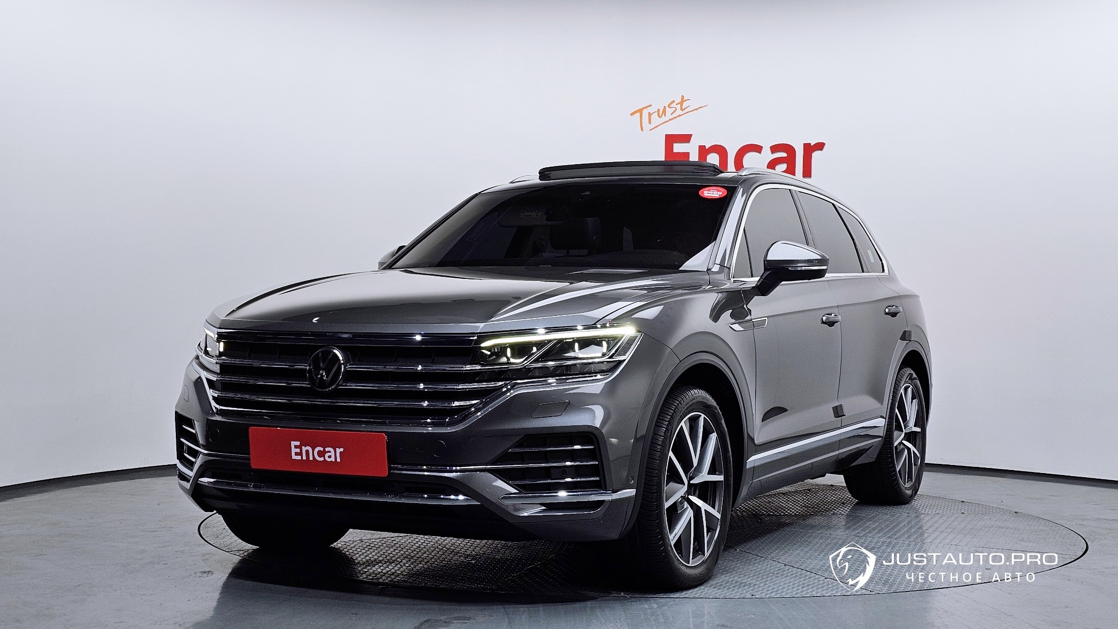 Автомобиль Volkswagen Touareg
