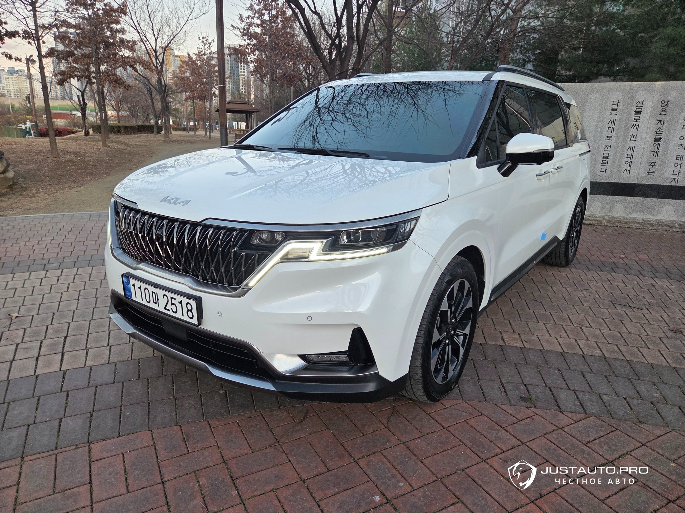 Автомобиль Kia Canival
