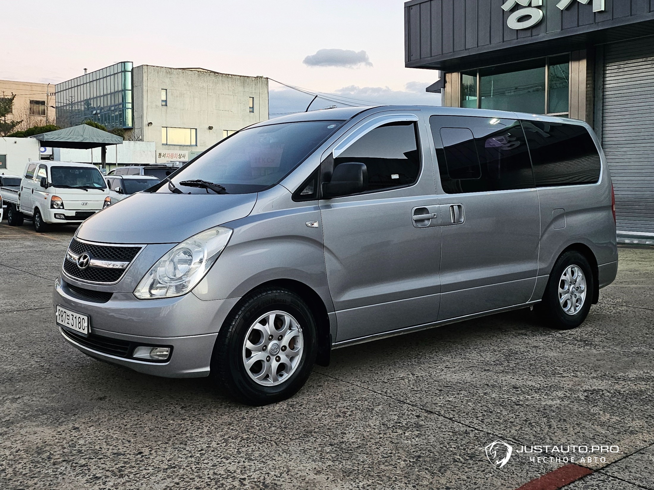 Автомобиль Hyundai Starex