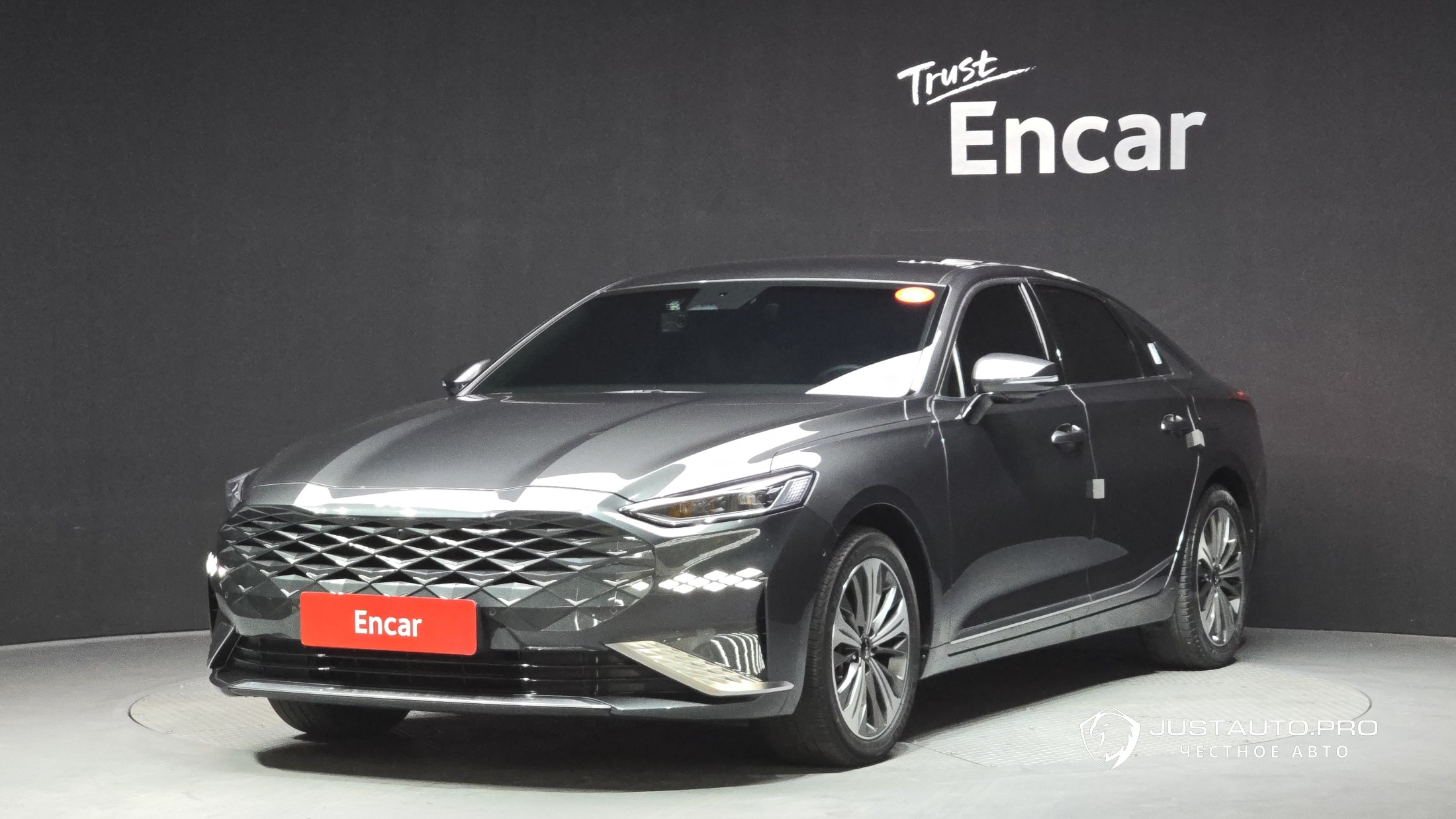 Автомобиль Kia K8