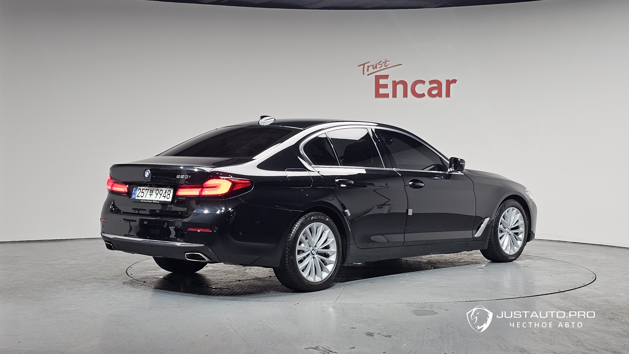 Автомобиль BMW 5-Series