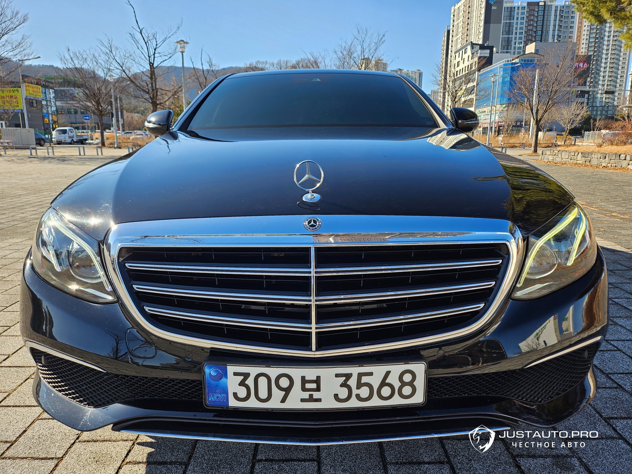 Автомобиль Mercedes-Benz E-Class