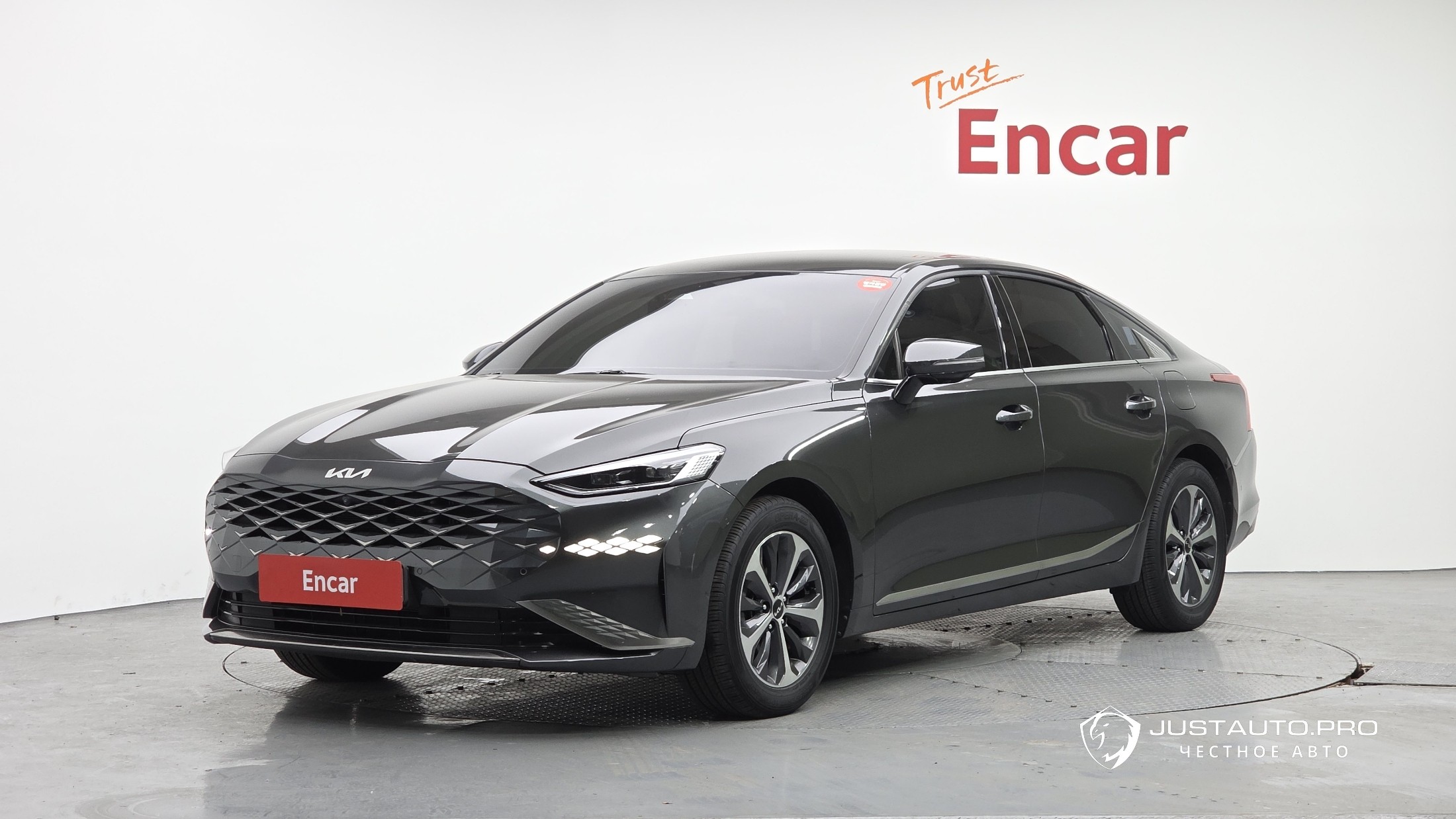 Автомобиль Kia K8