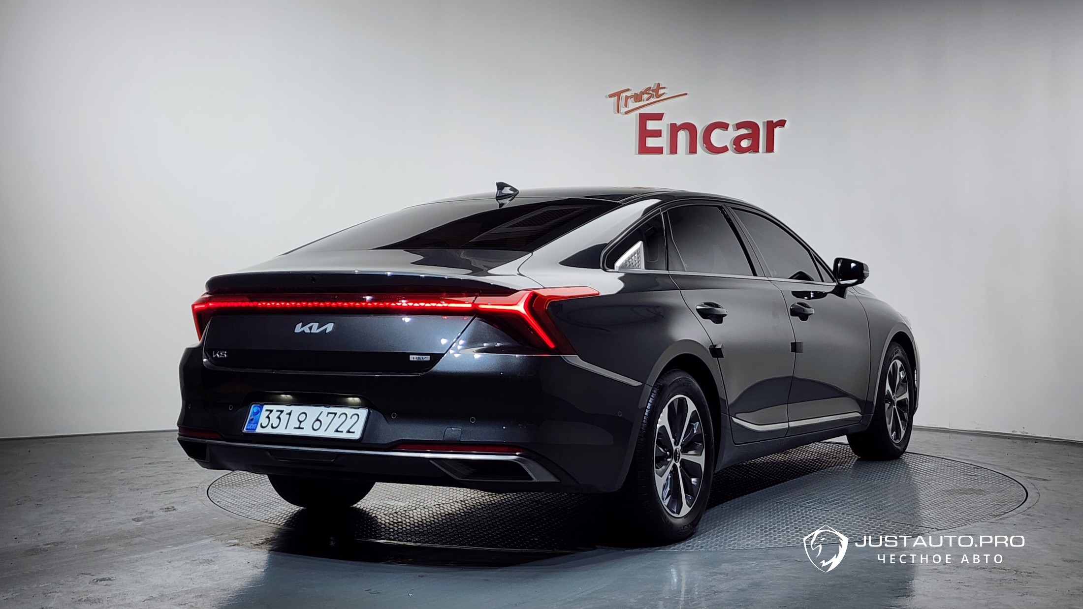 Автомобиль Kia K8