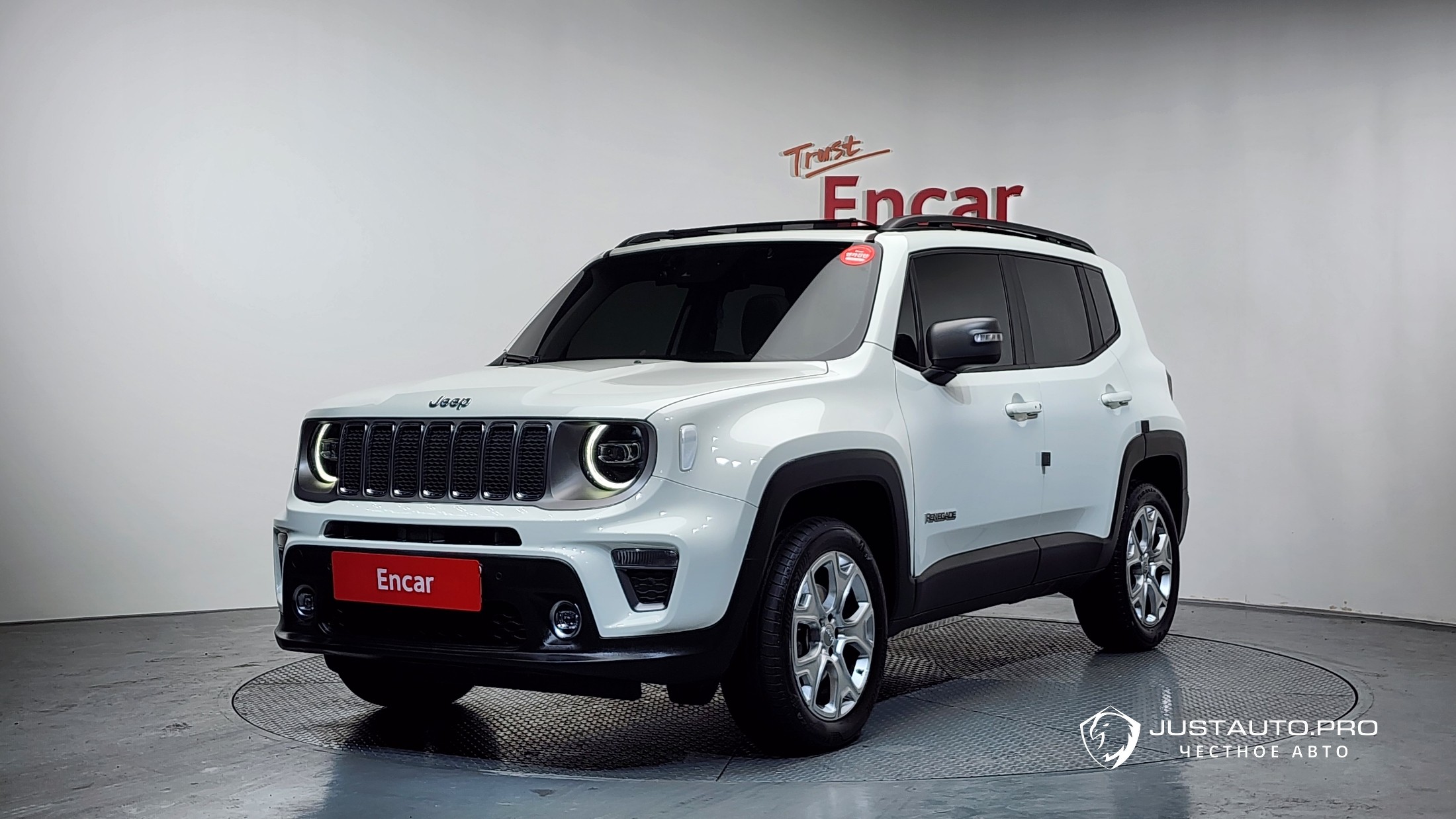 Автомобиль Jeep Renegade