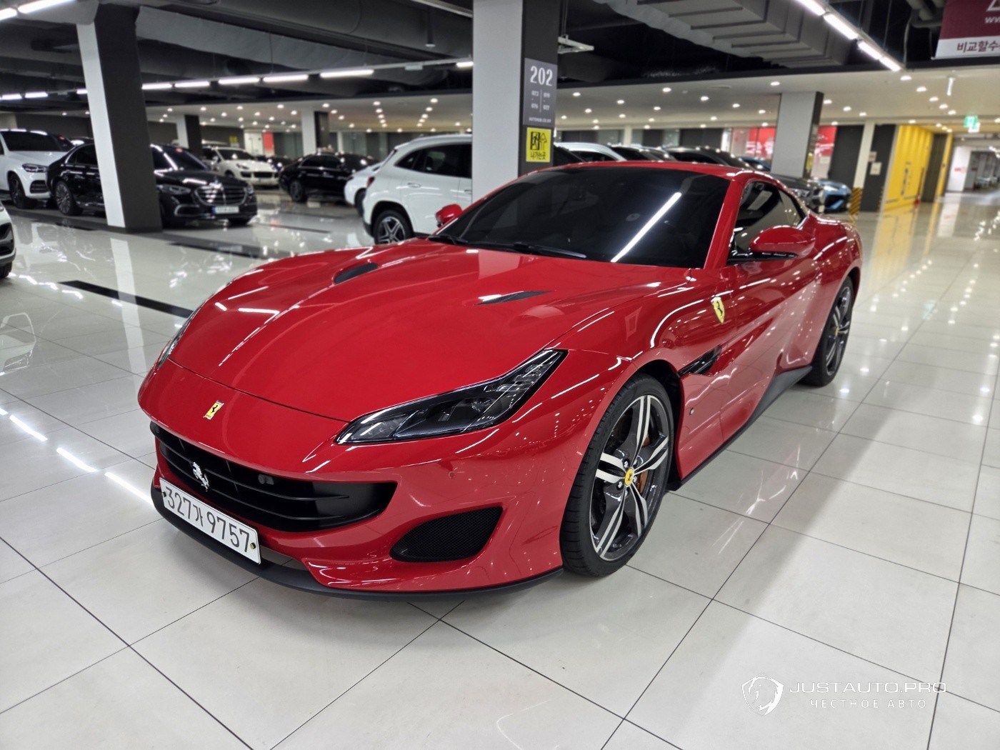 Автомобиль Ferrari Portofino