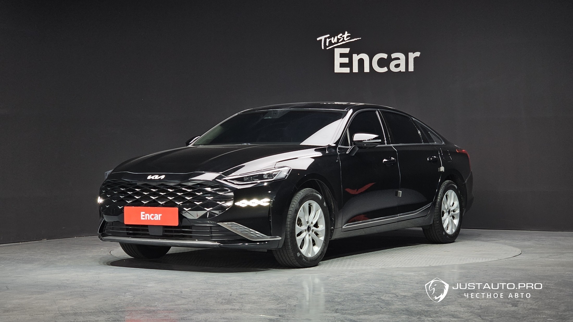 Автомобиль Kia K8
