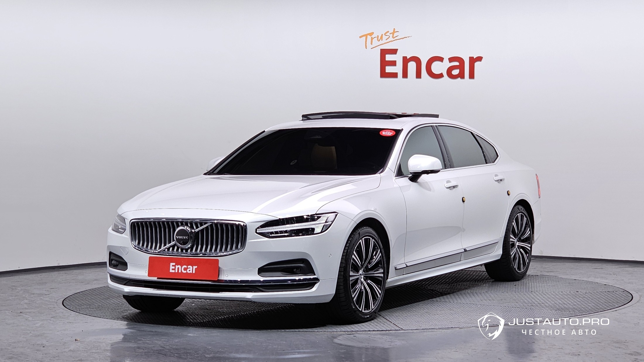 Автомобиль Volvo S90