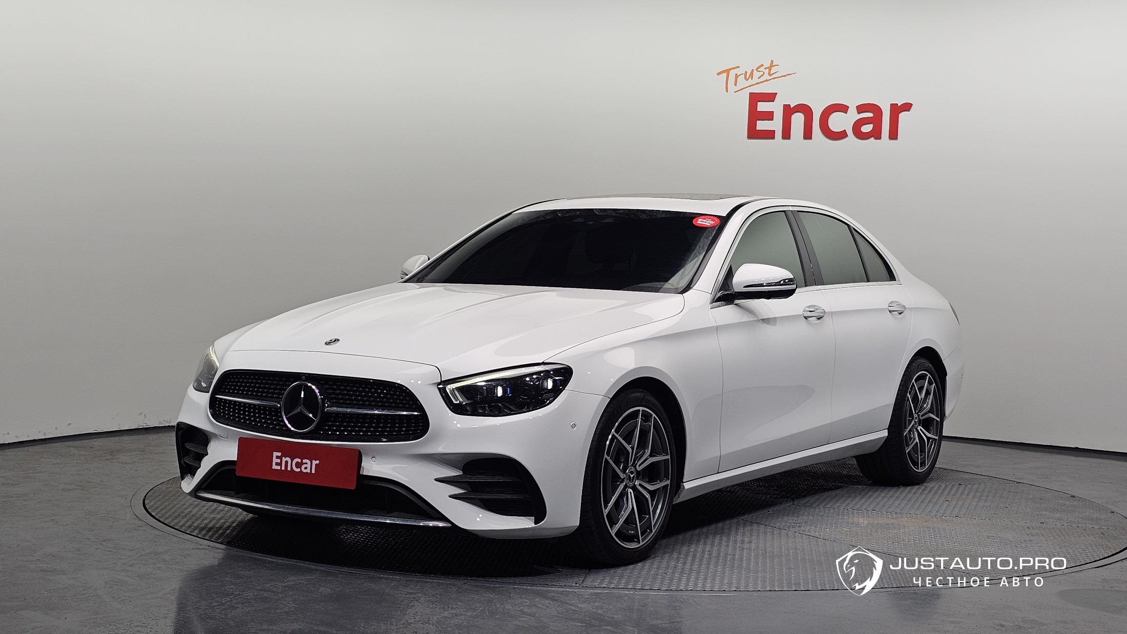 Автомобиль Mercedes-Benz E-Class