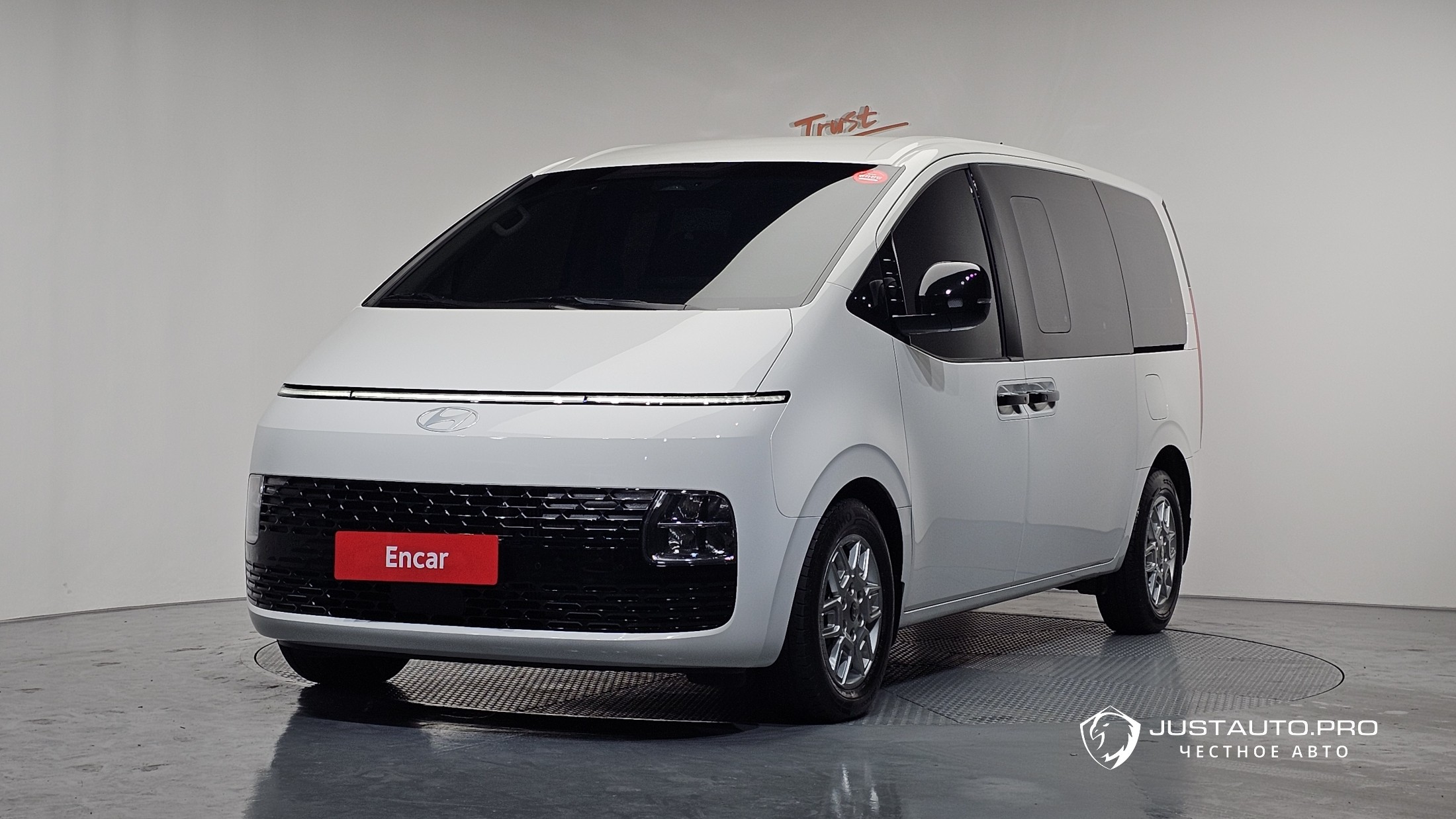 Автомобиль Hyundai Staria