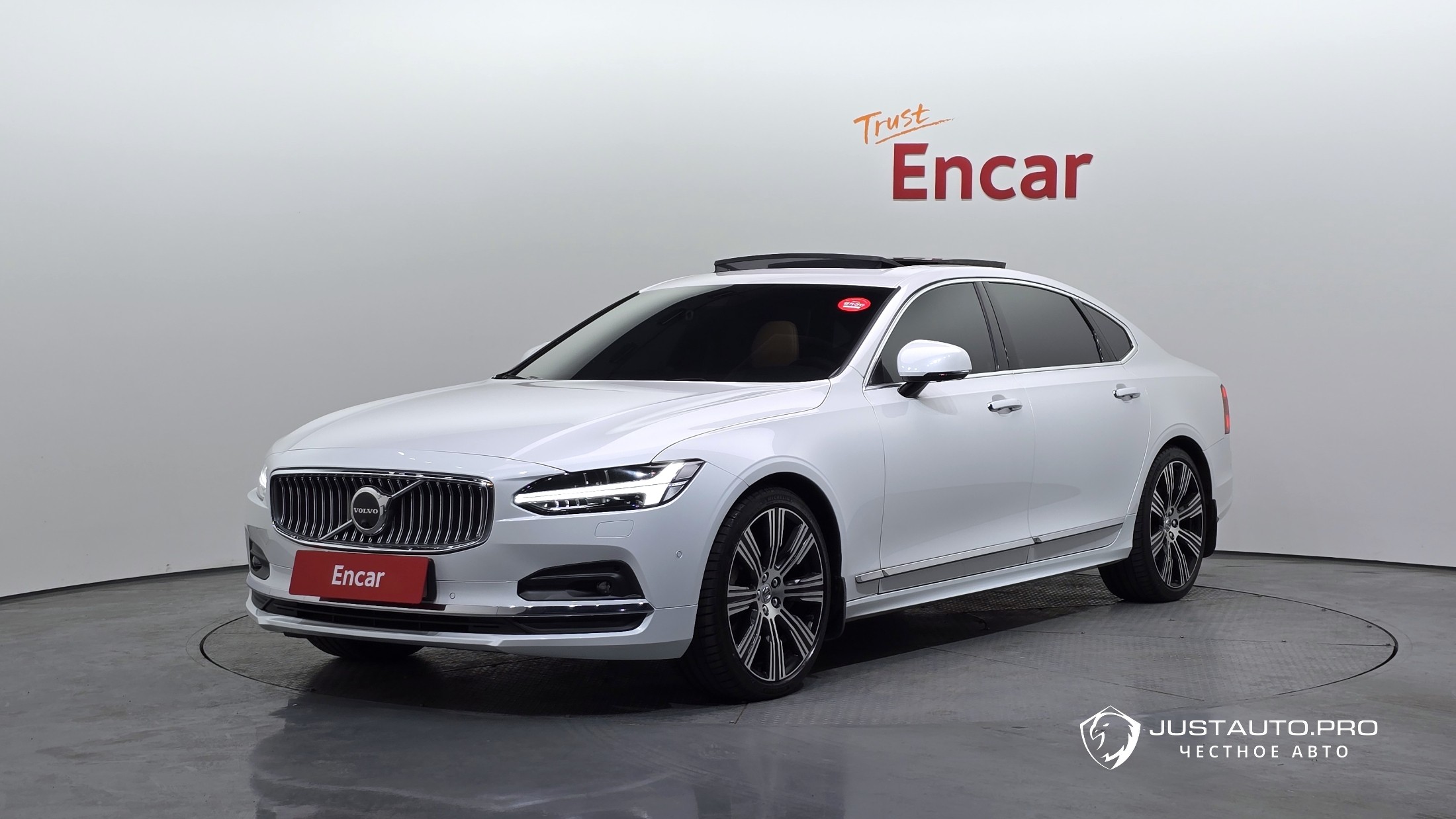 Автомобиль Volvo S90